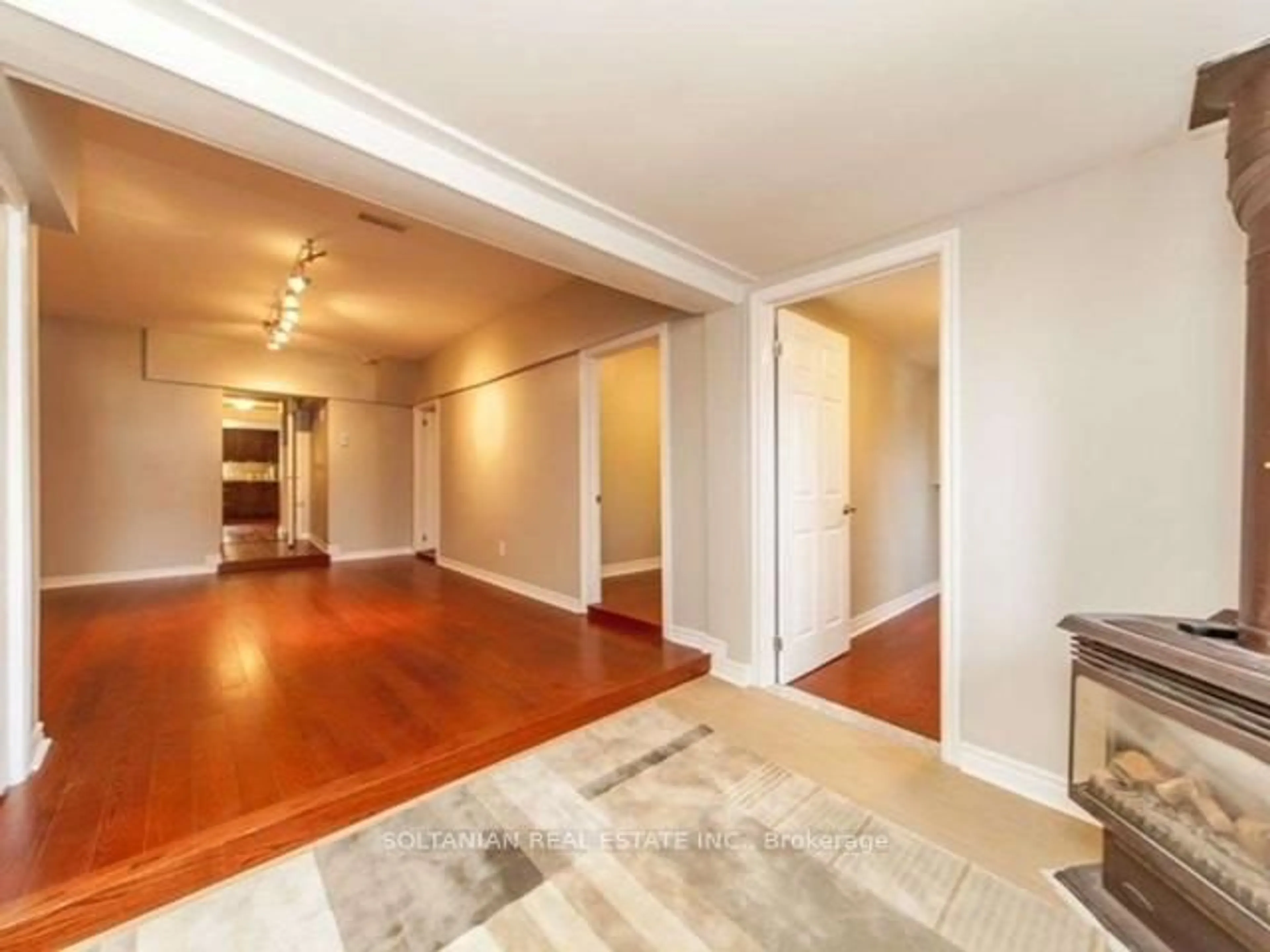 A pic of a room for 257 Parkwood Ave, Georgina Ontario L4P 2X2