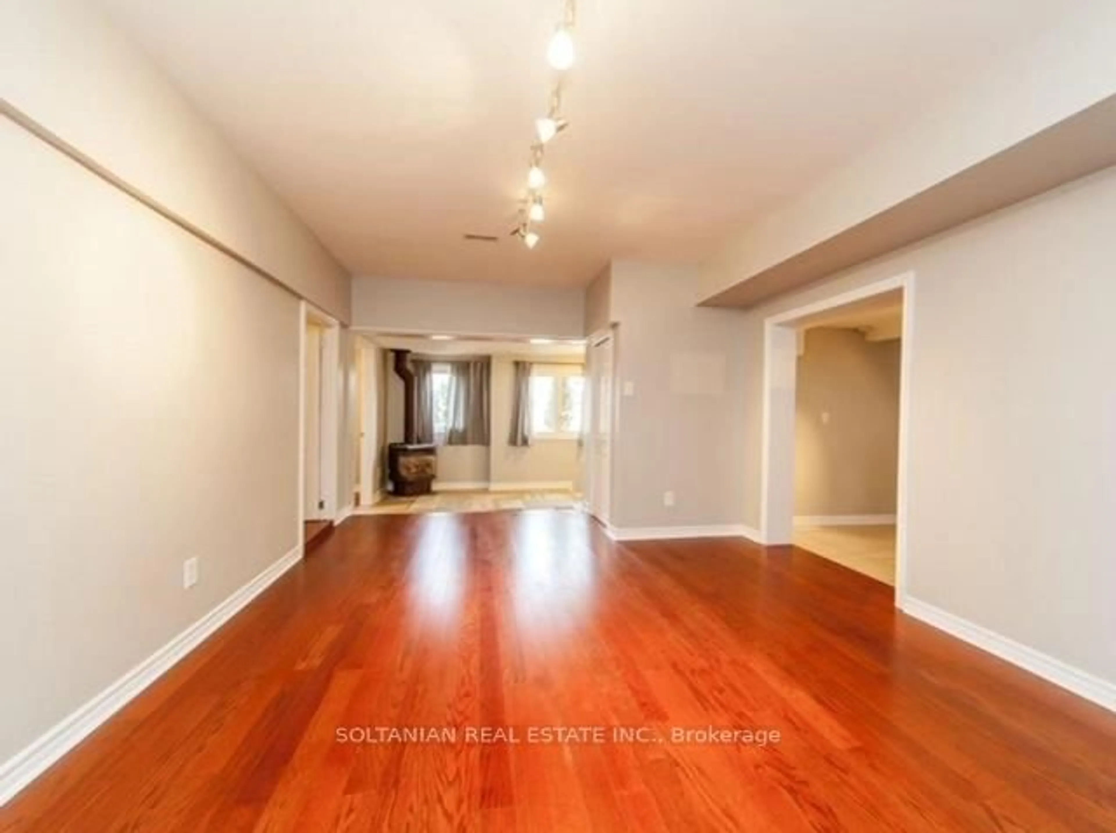 A pic of a room for 257 Parkwood Ave, Georgina Ontario L4P 2X2