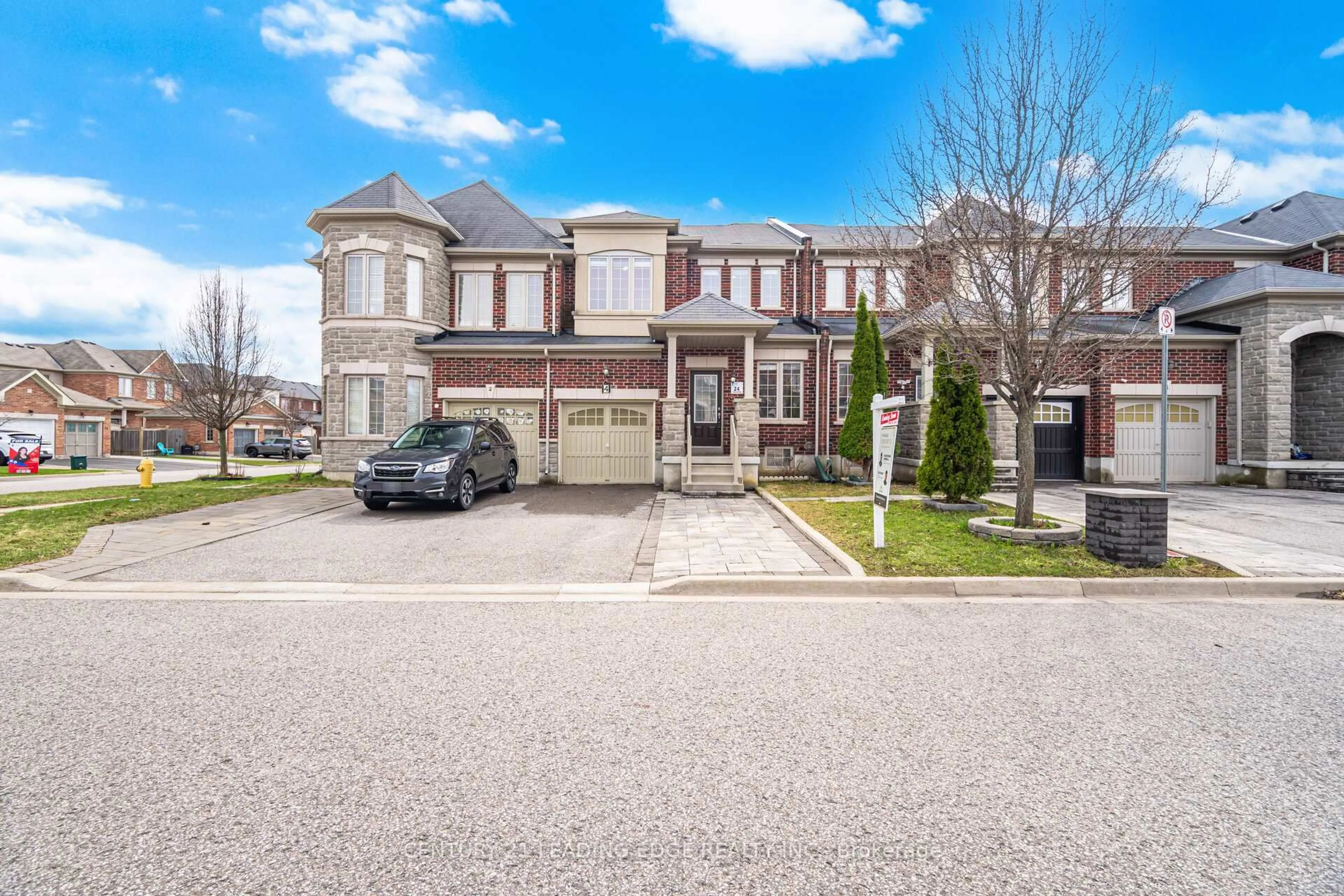 A pic from outside/outdoor area/front of a property/back of a property/a pic from drone, street for 4 Moores Crt, Markham Ontario L6B 0V7