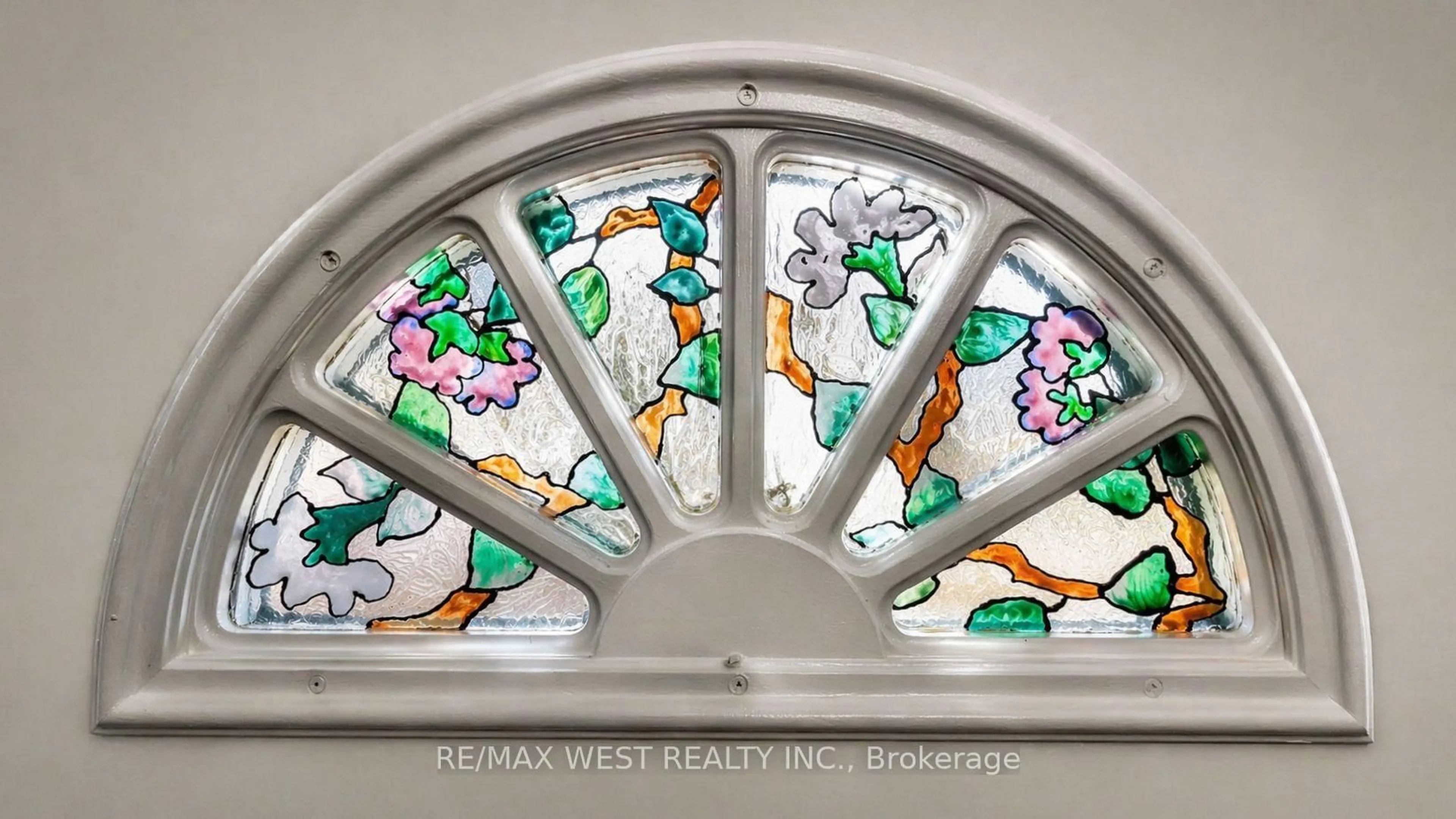 Indoor entryway for 2314 Crystal Beach Rd, Innisfil Ontario L9S 3W9