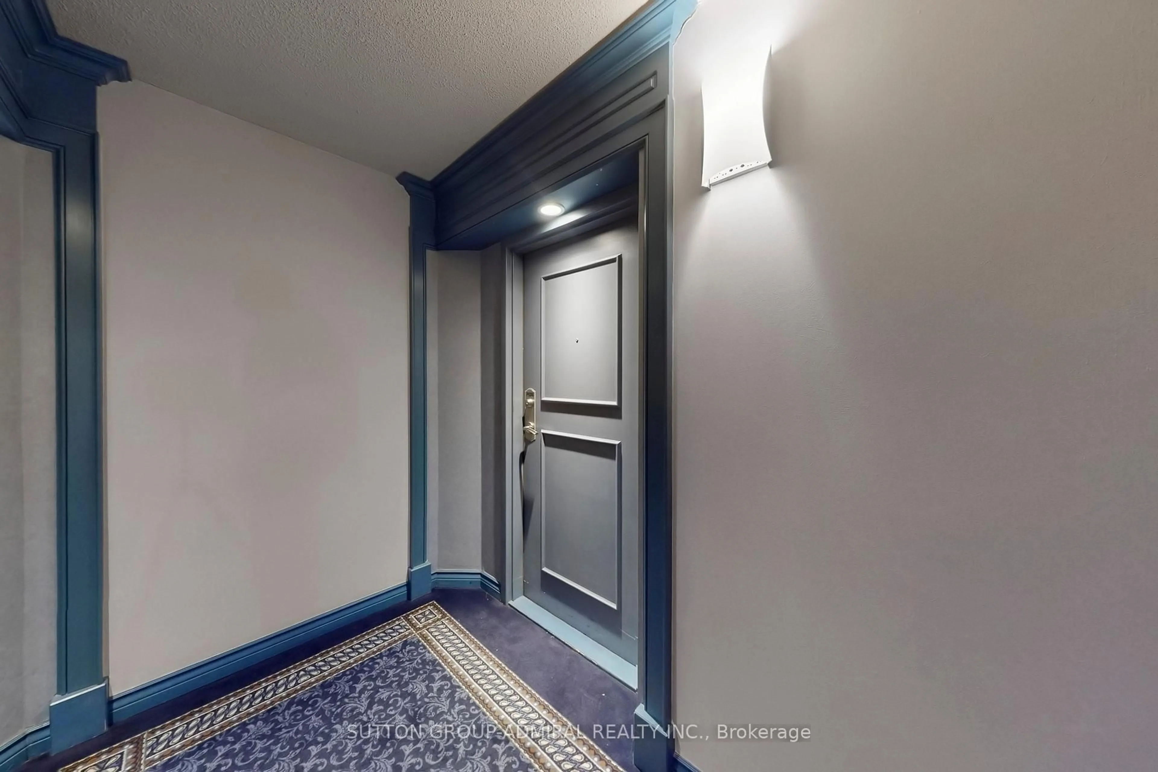 Indoor foyer for 81 Townsgate Dr #Ph208, Vaughan Ontario L4J 8E6