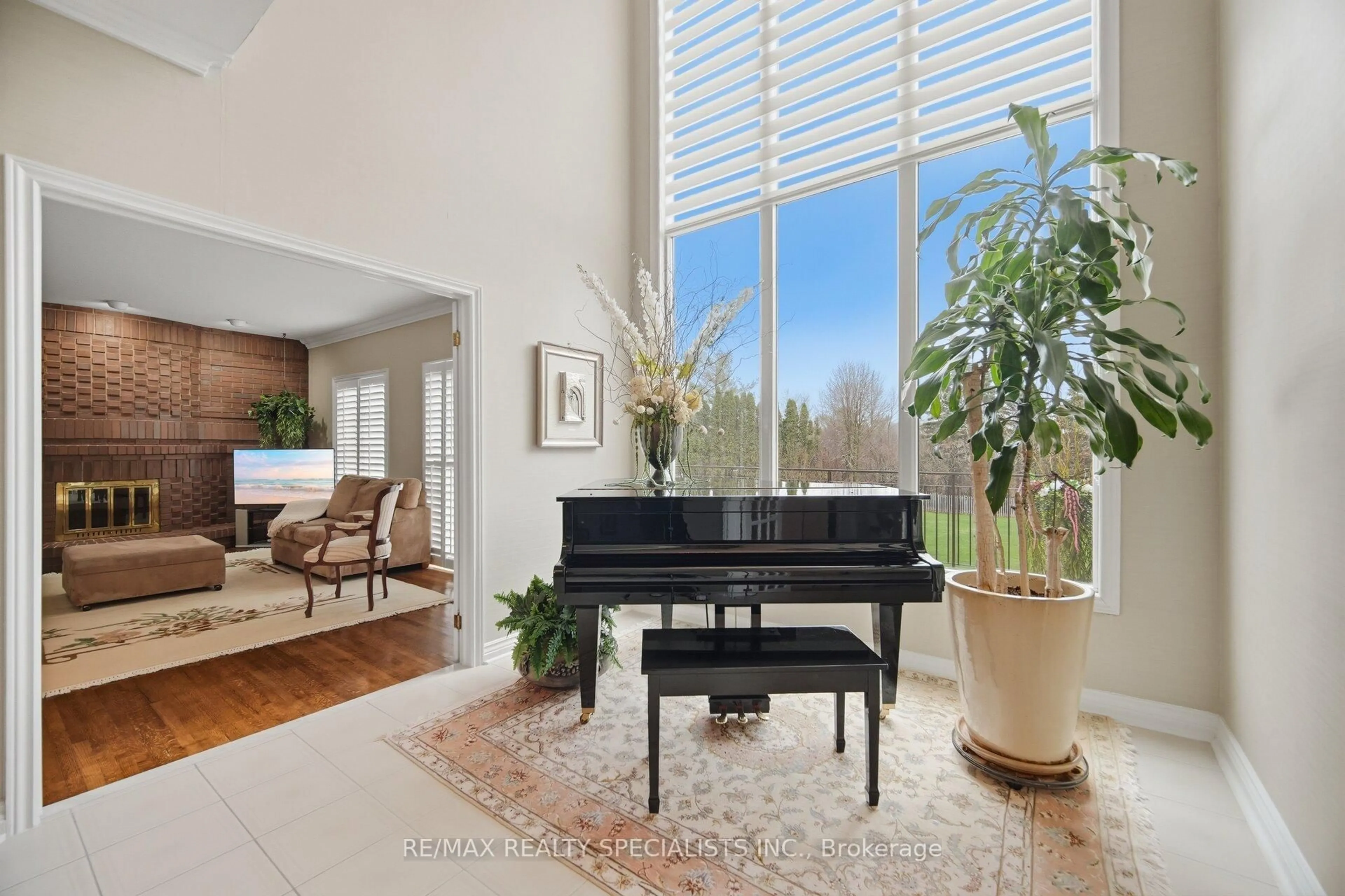 Indoor foyer for 5 Rossmull Cres, Vaughan Ontario L4L 7C8