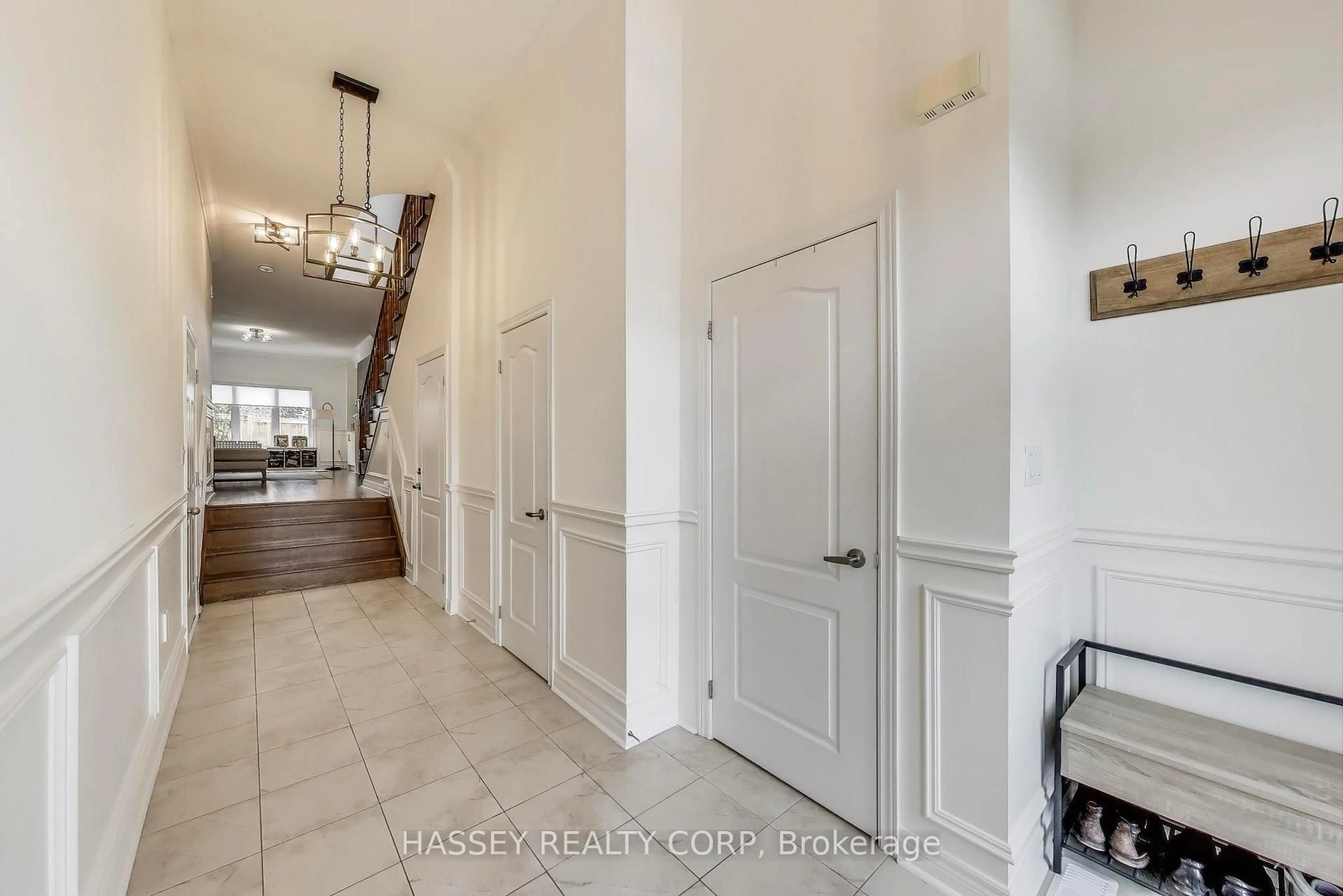 Indoor foyer for 852 Elvidge Tr, Newmarket Ontario L3X 0J7