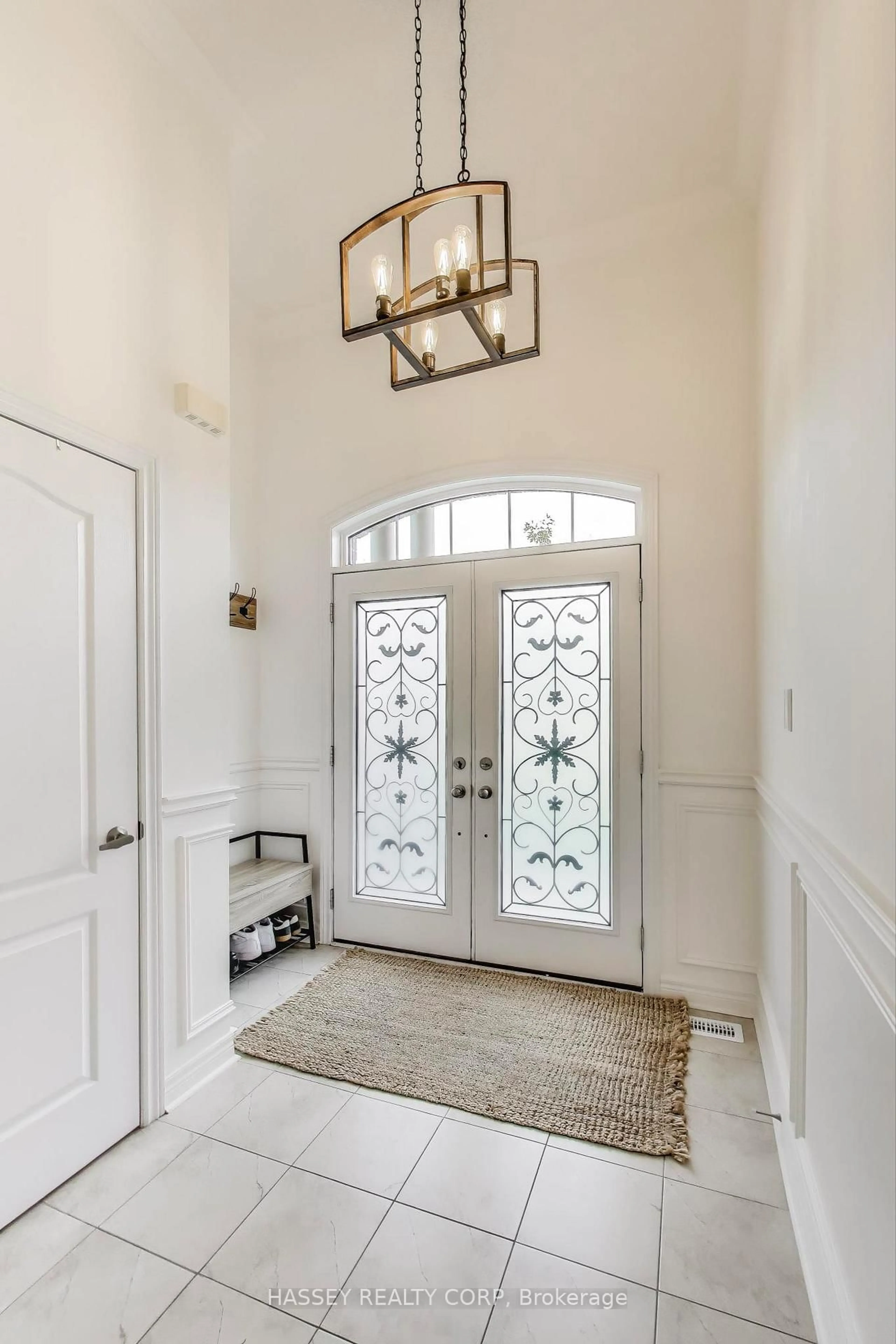 Indoor entryway for 852 Elvidge Tr, Newmarket Ontario L3X 0J7