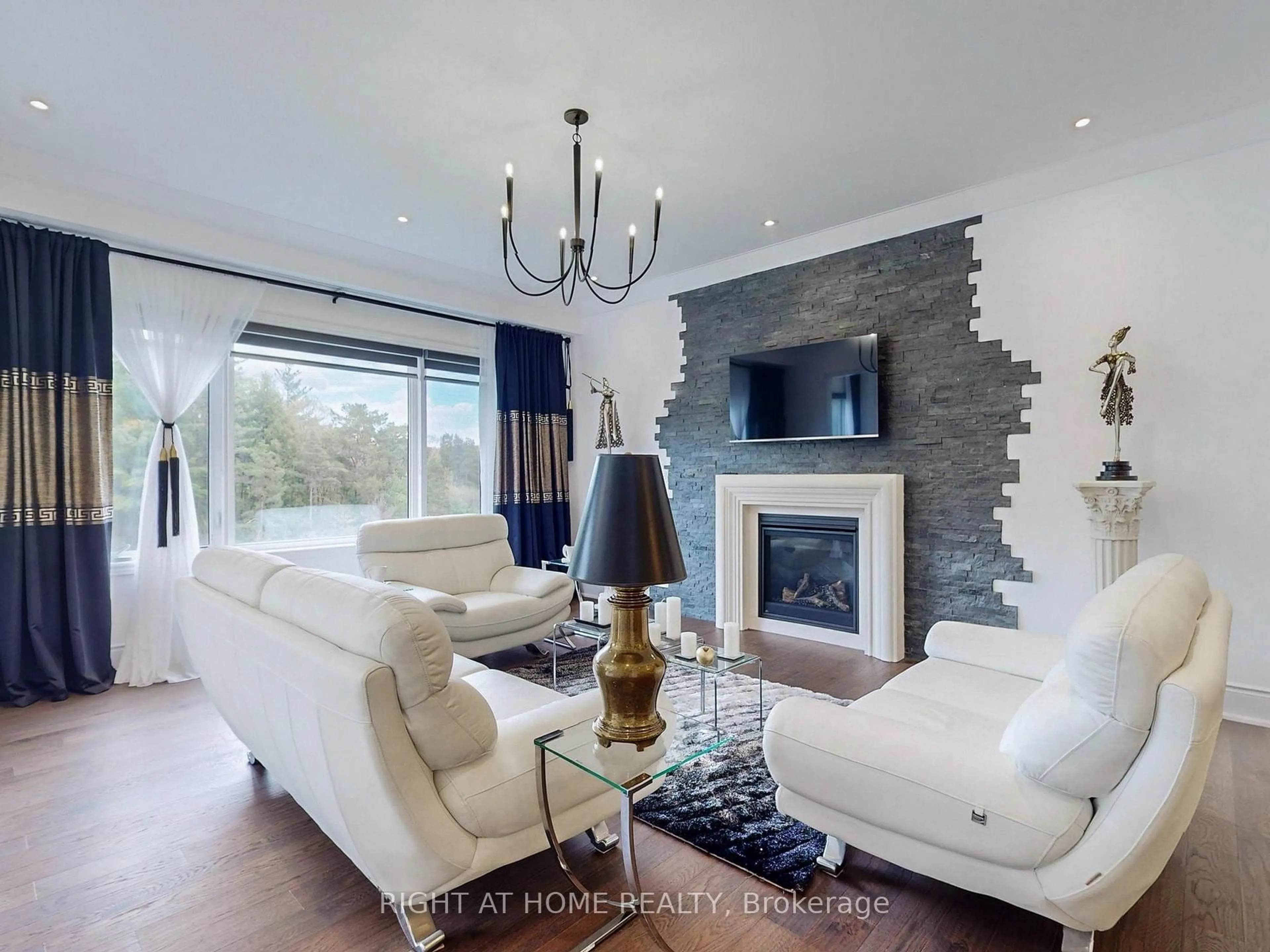 Living room with furniture, unknown for 216 Sunset Vista Crt, Aurora Ontario L4G 3Y1