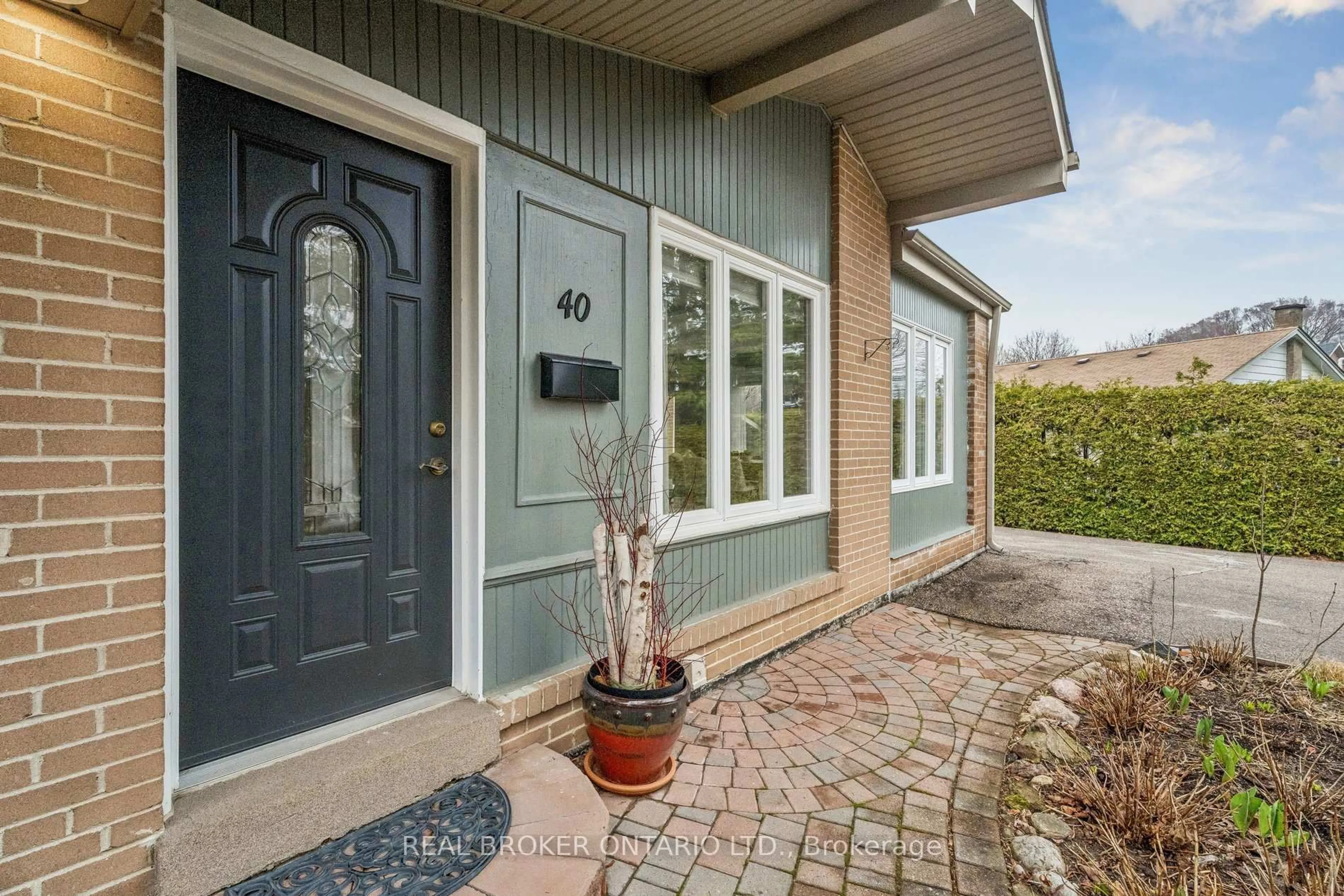 Unknown for 40 Seaton Dr, Aurora Ontario L4G 2K1