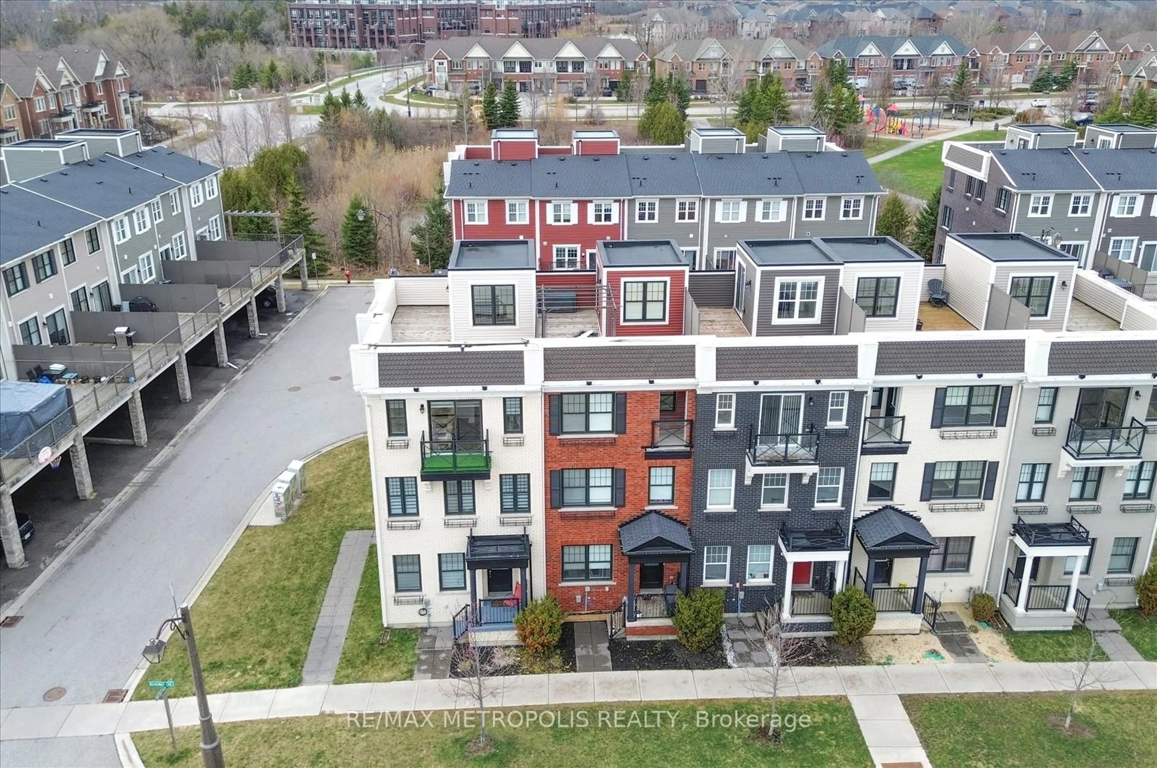A pic from outside/outdoor area/front of a property/back of a property/a pic from drone, city buildings view from balcony for 1 Boadway Cres, Whitchurch-Stouffville Ontario L4A 1X9