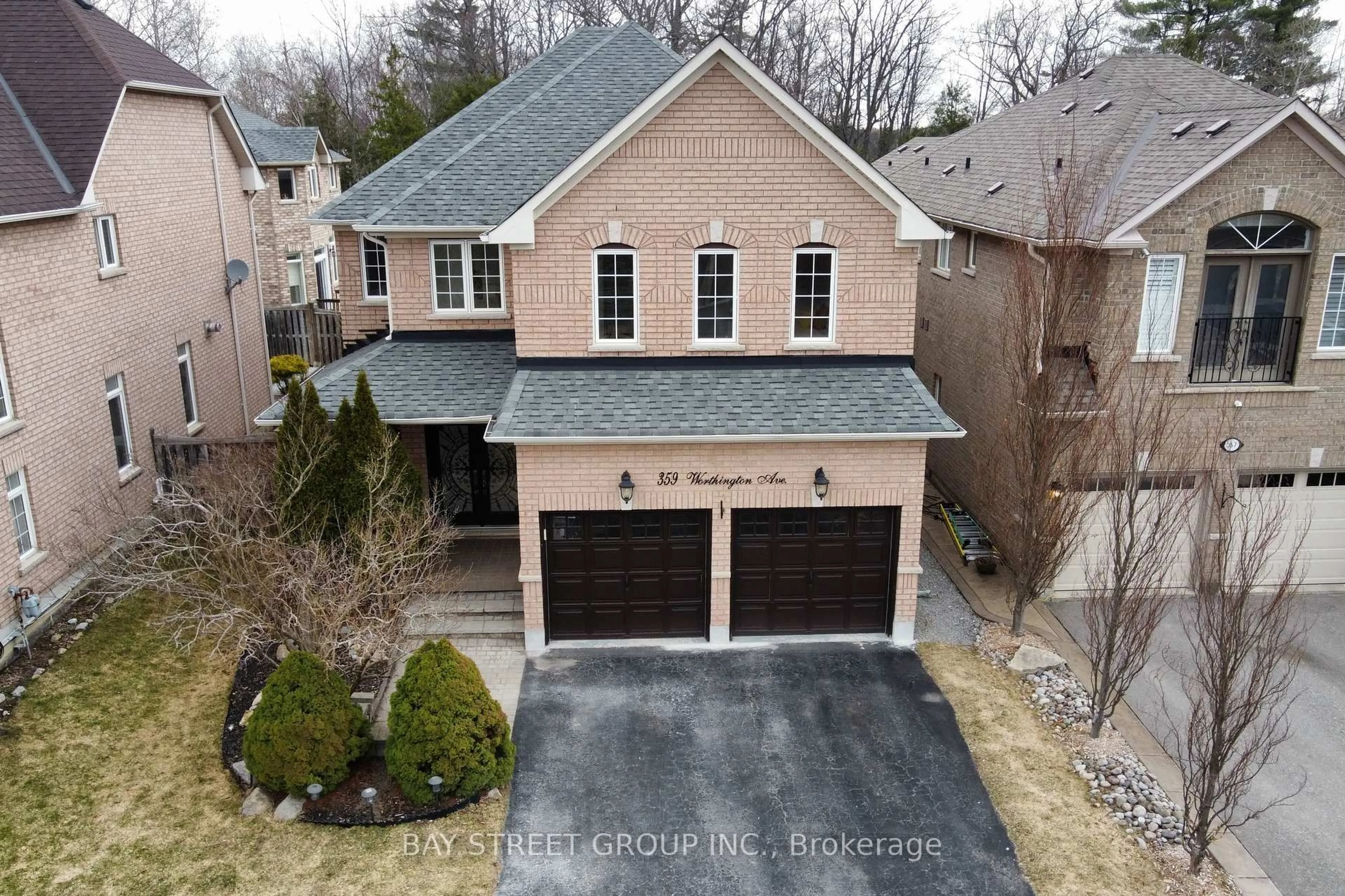 A pic from outside/outdoor area/front of a property/back of a property/a pic from drone, street for 359 Worthington Ave, Richmond Hill Ontario L4E 4S3
