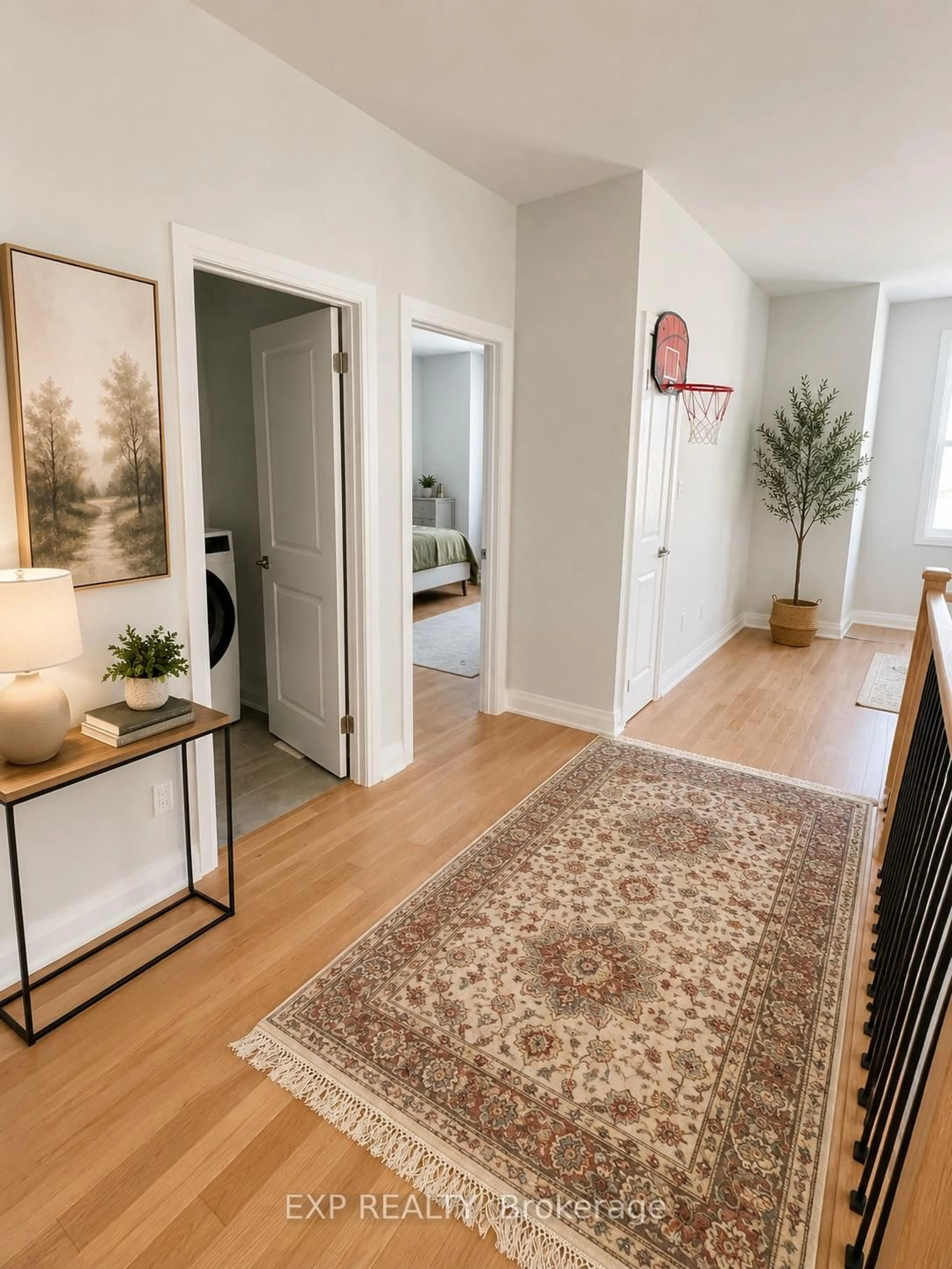 Indoor entryway for 21 Aida Pl, Richmond Hill Ontario L4E 1N3