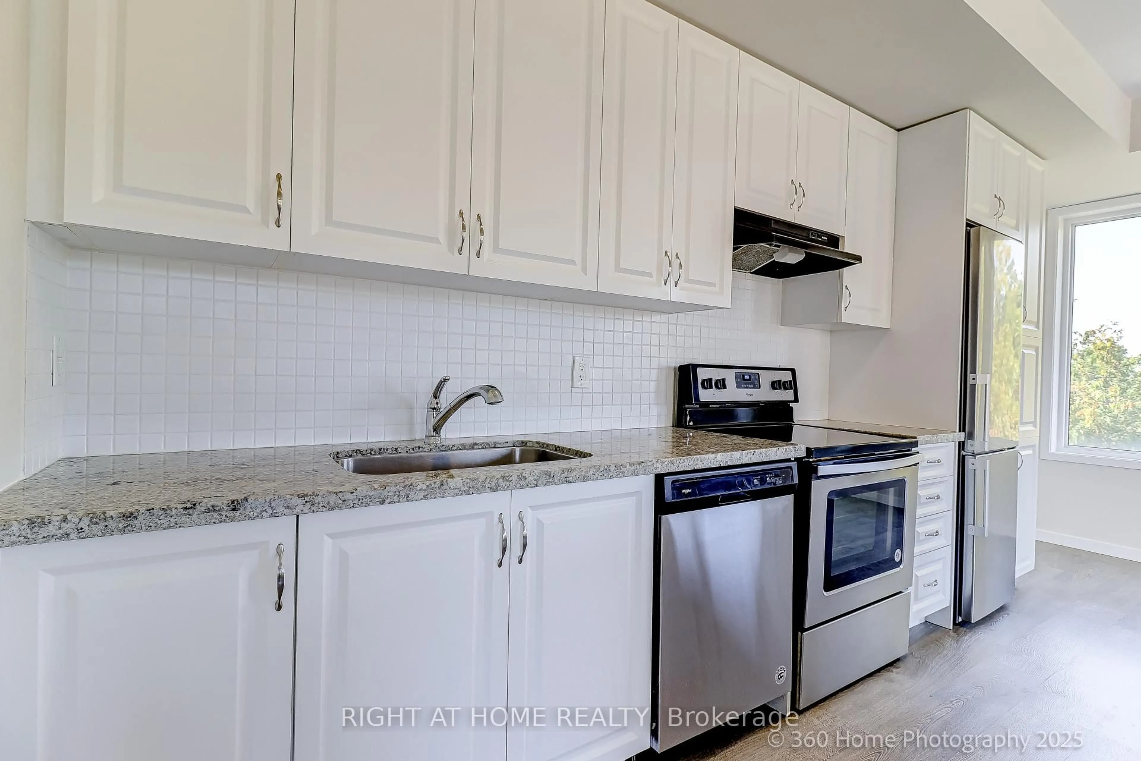 Standard kitchen, unknown for 200 Alex Gardner Circ #28, Aurora Ontario L4G 3G5