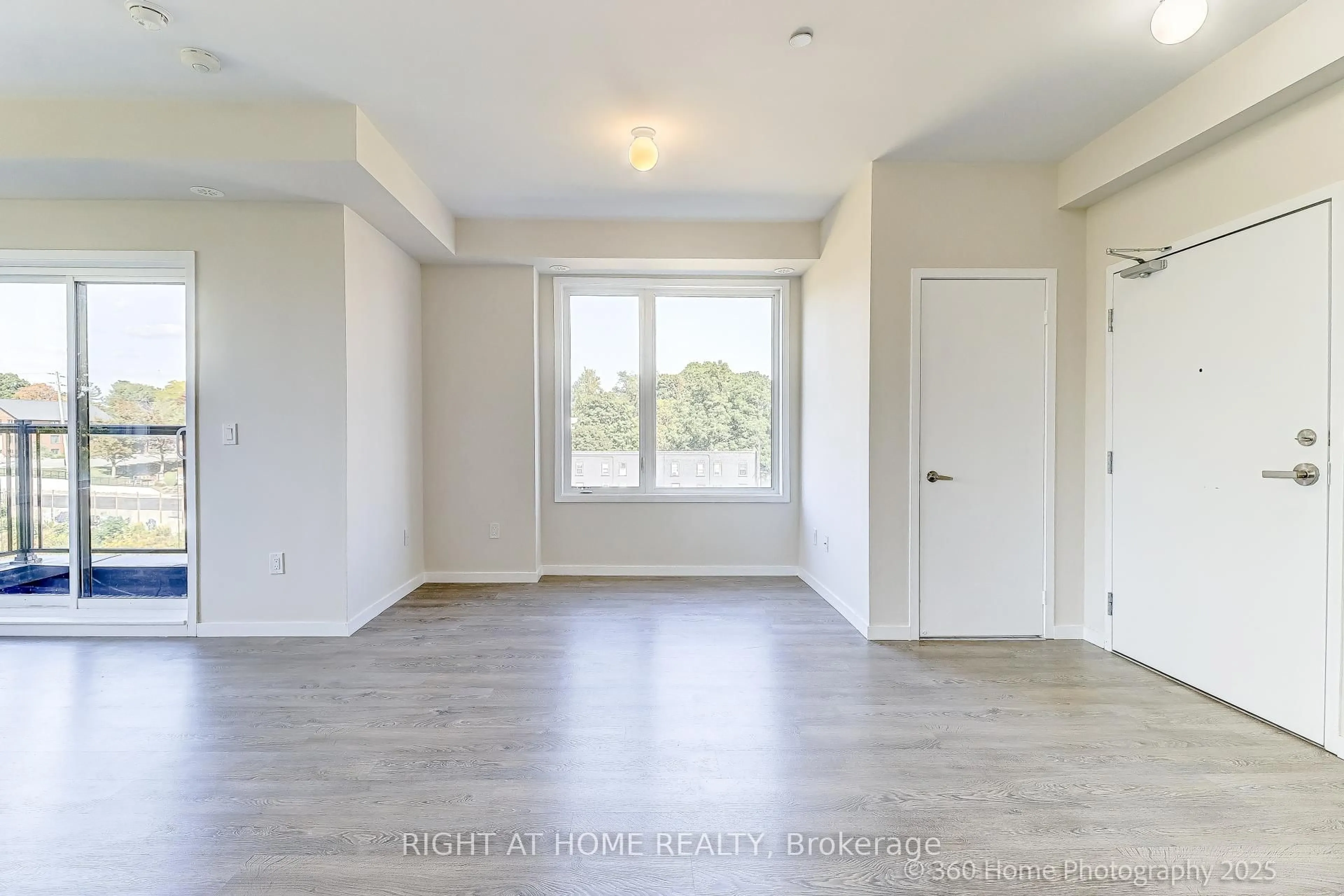 A pic of a room for 200 Alex Gardner Circ #28, Aurora Ontario L4G 3G5