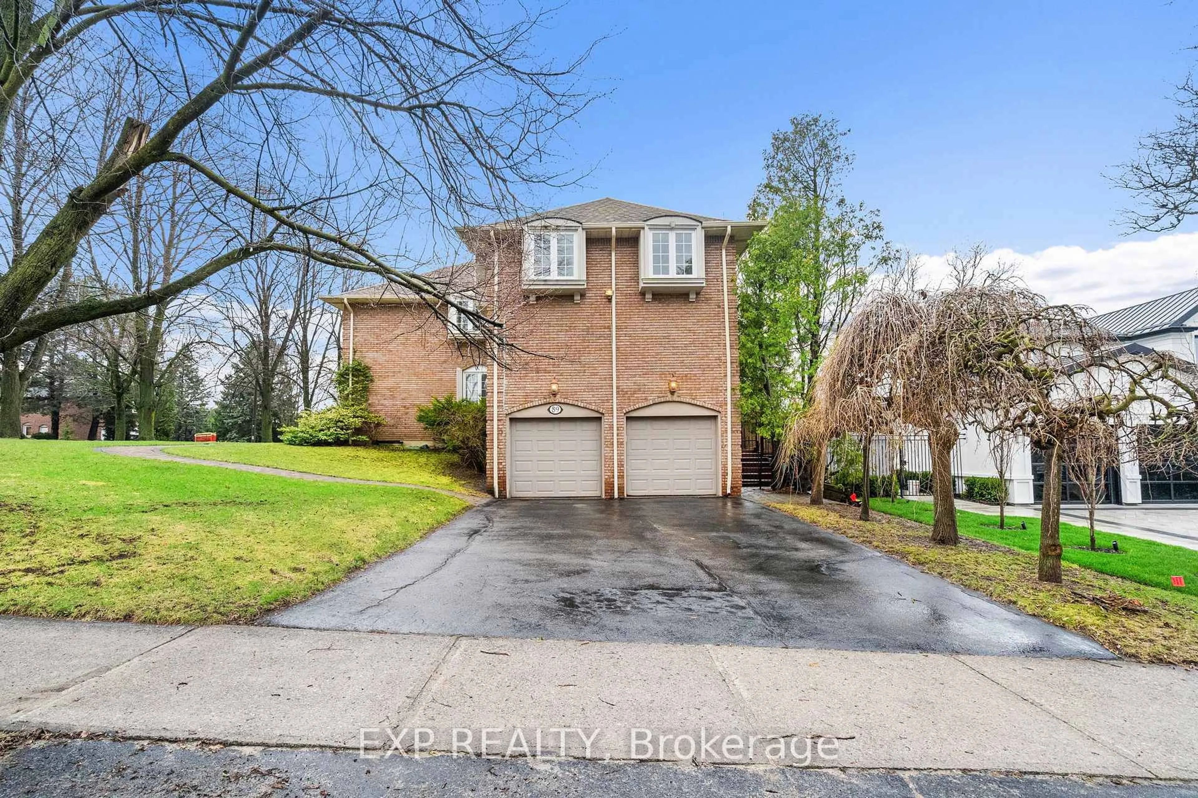 Home with brick exterior material, street for 89 Windermere Cres, Richmond Hill Ontario L4C 6Y8