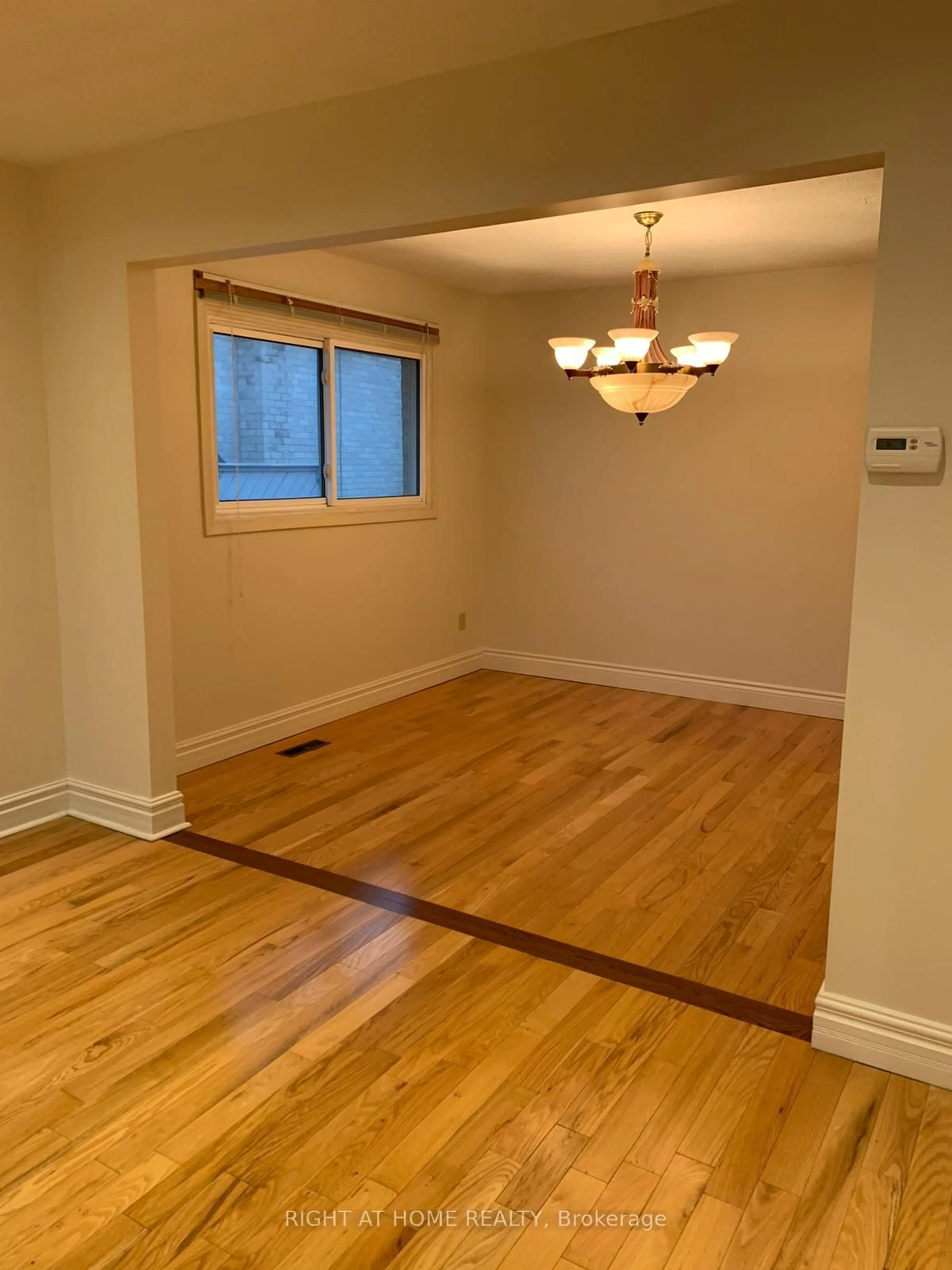 A pic of a room for 505 London Rd, Newmarket Ontario L3Y 6E4