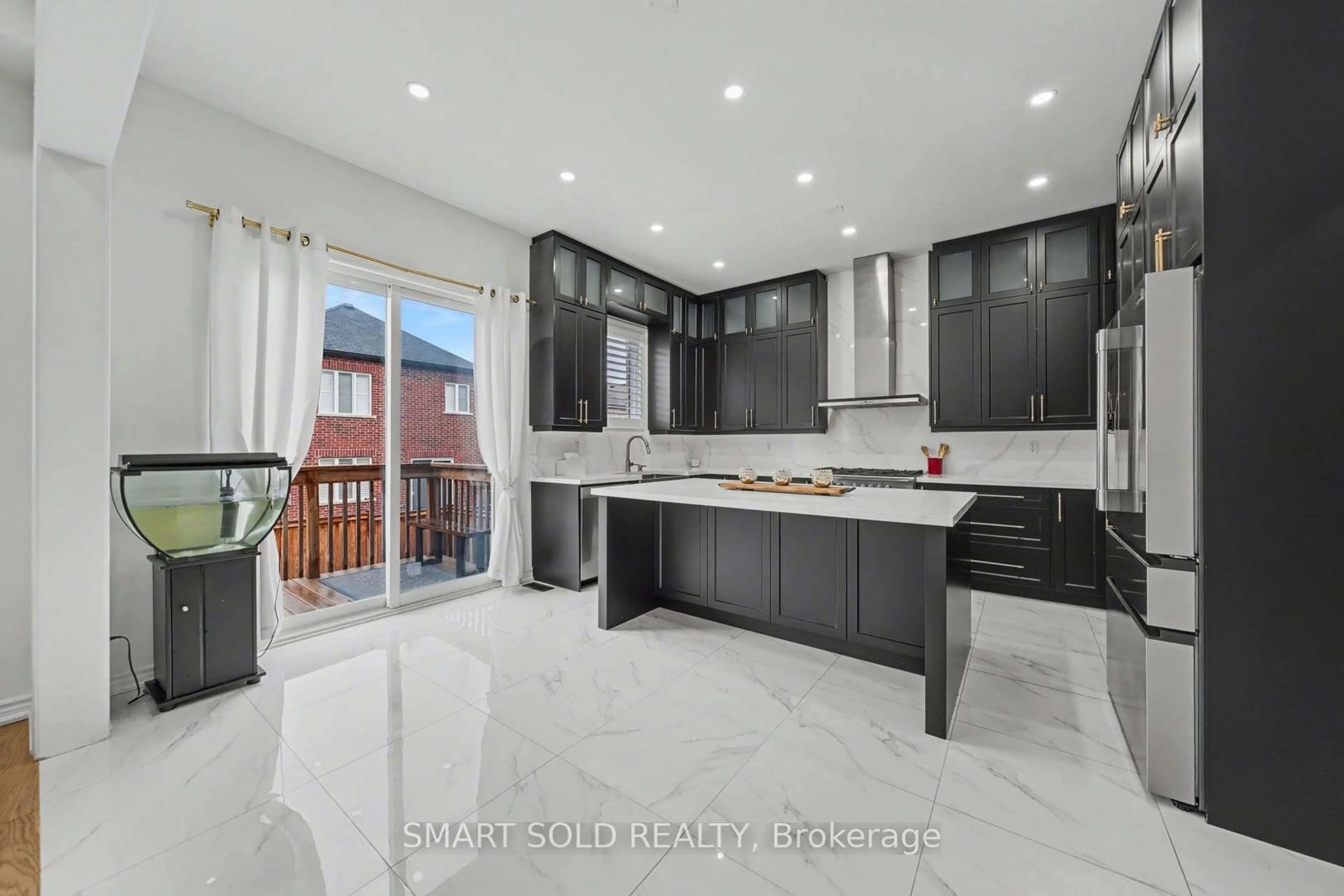 Open concept kitchen, ceramic/tile floor for 1239 Peelar Cres, Innisfil Ontario L0L 1W0