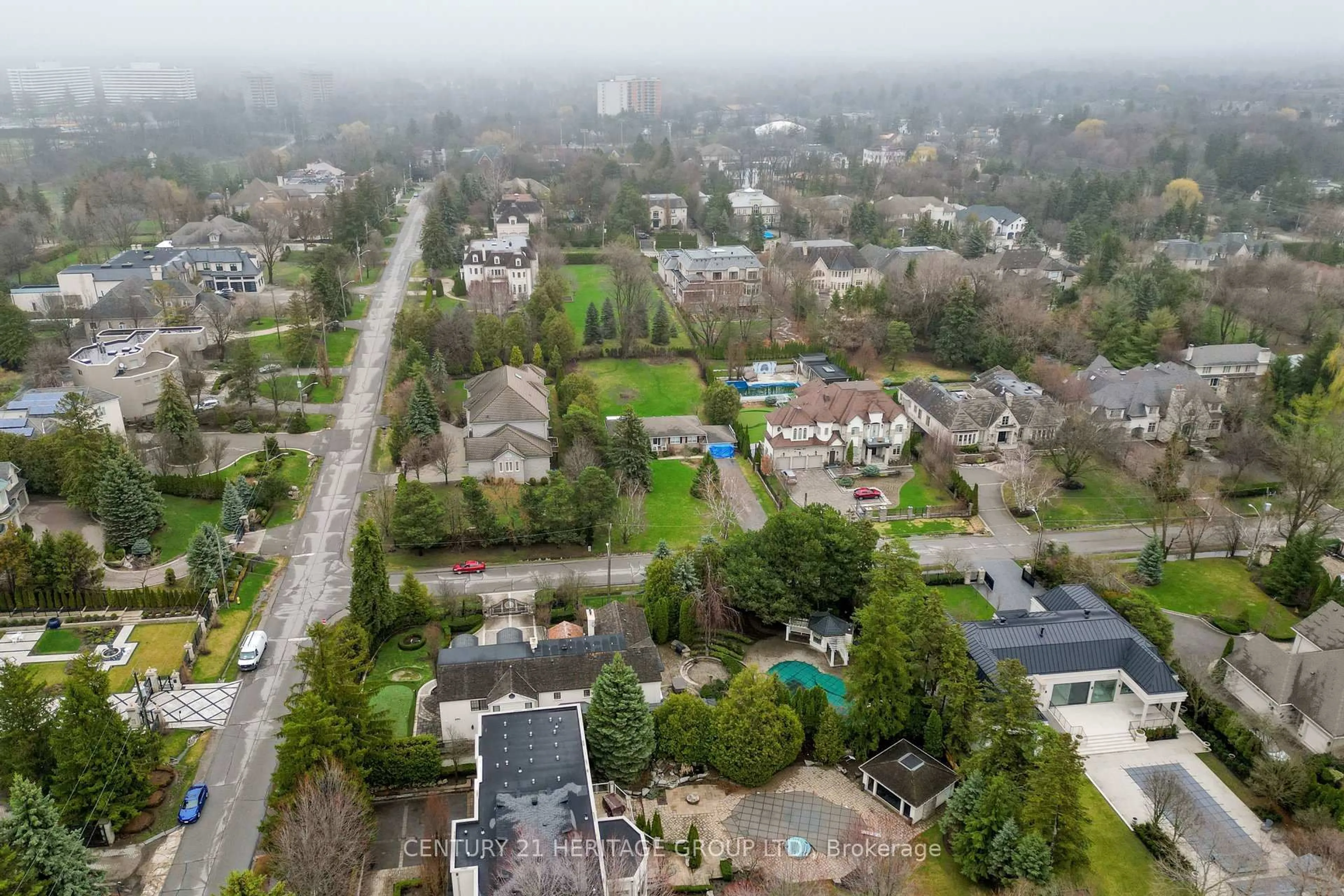 A pic from outside/outdoor area/front of a property/back of a property/a pic from drone, unknown for 19 Oakbank Rd, Vaughan Ontario L4J 2B8