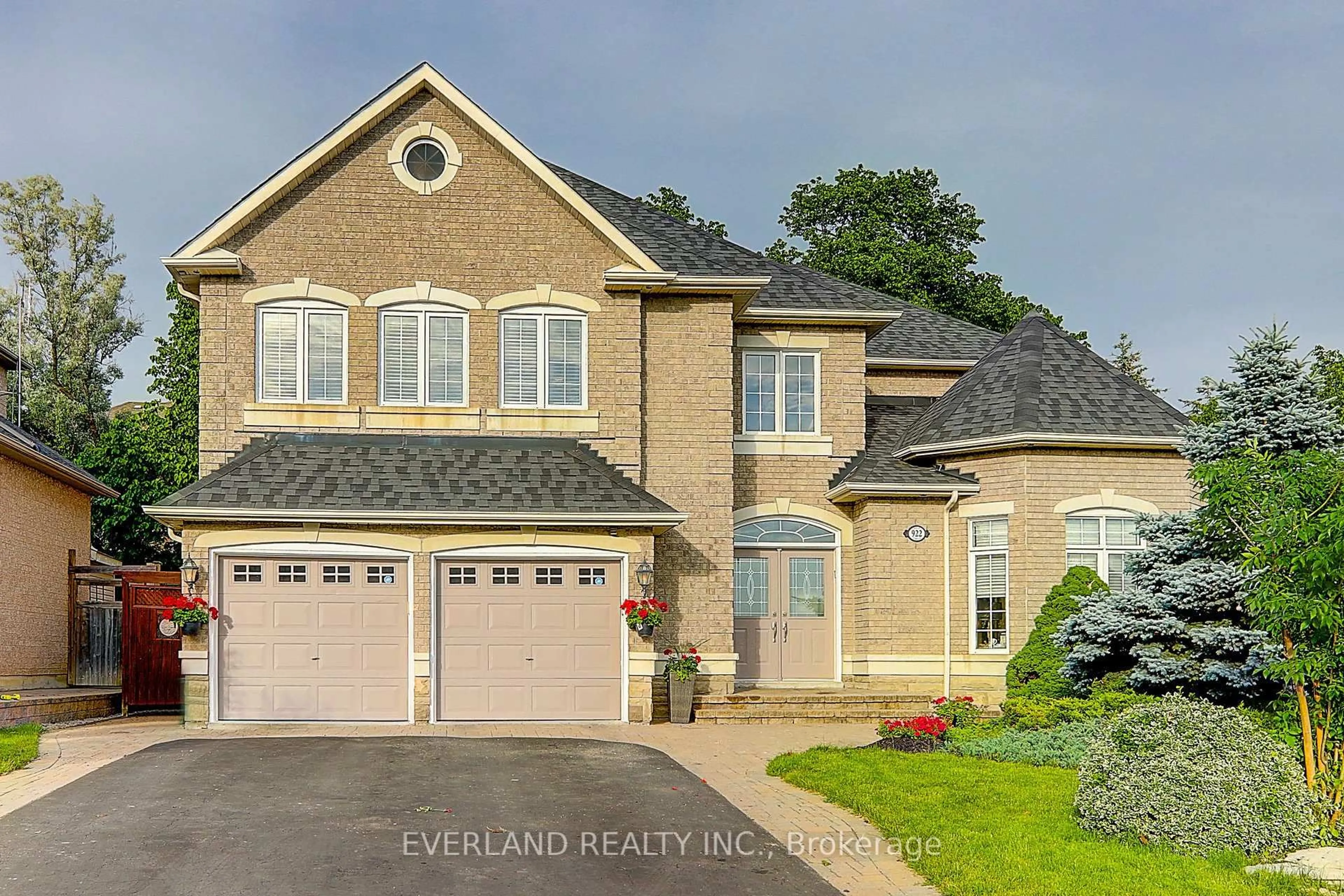 Home with brick exterior material, street for 922 Best Circ, Newmarket Ontario L3X 2H8