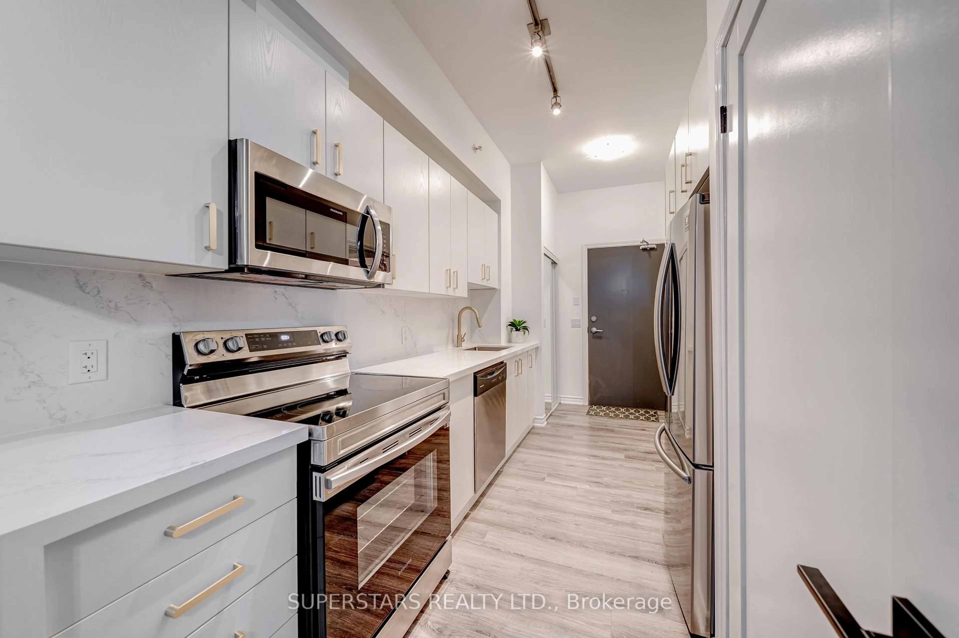 Standard kitchen, unknown for 11611 Yonge St #525, Richmond Hill Ontario L4E 1G2