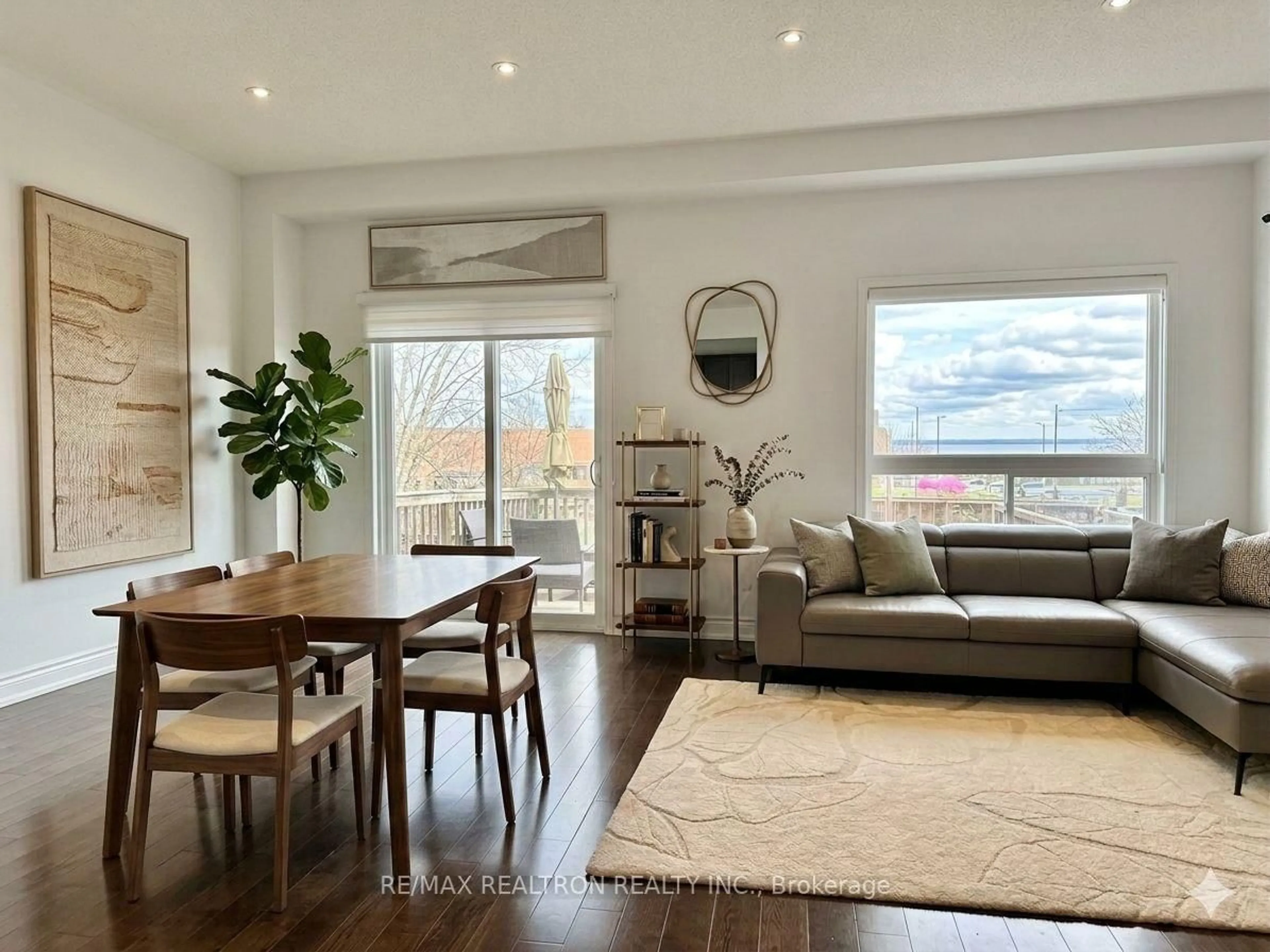 Living room with furniture, wood/laminate floor for 7 Abitibi St, Richmond Hill Ontario L4C 0R1