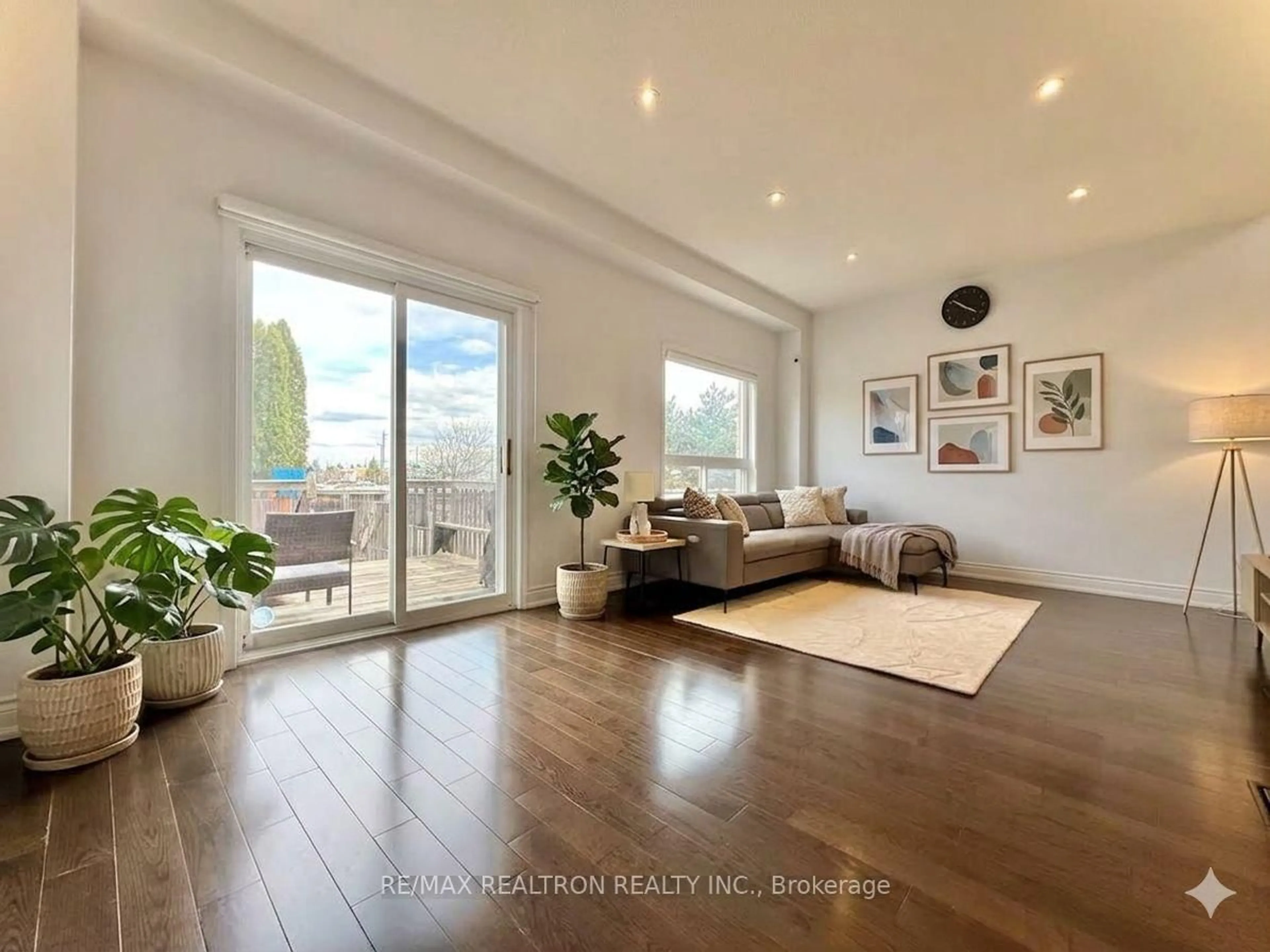 Living room with furniture, wood/laminate floor for 7 Abitibi St, Richmond Hill Ontario L4C 0R1