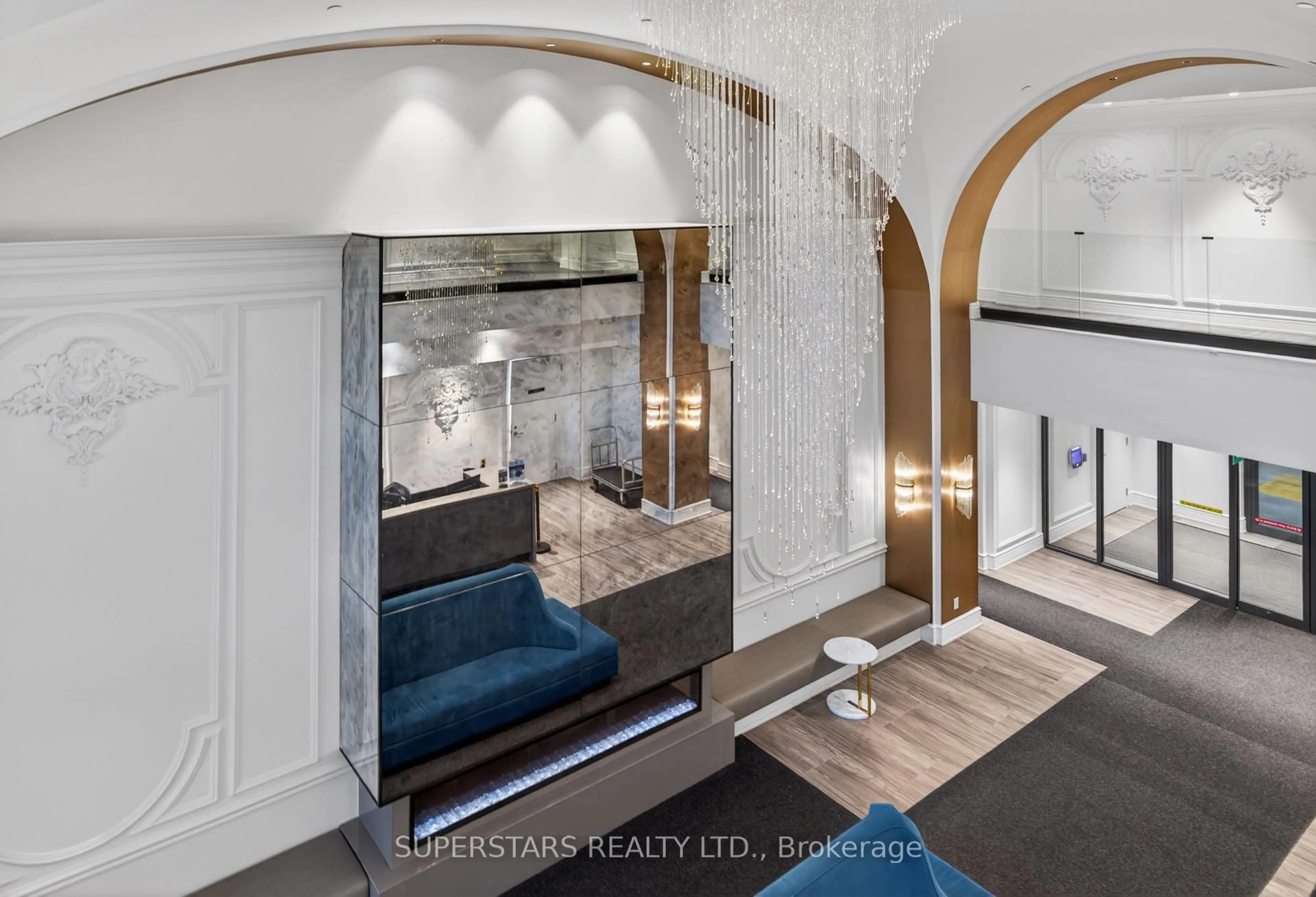 Indoor foyer for 8 Cedarland Dr #W118, Markham Ontario L6G 0H4