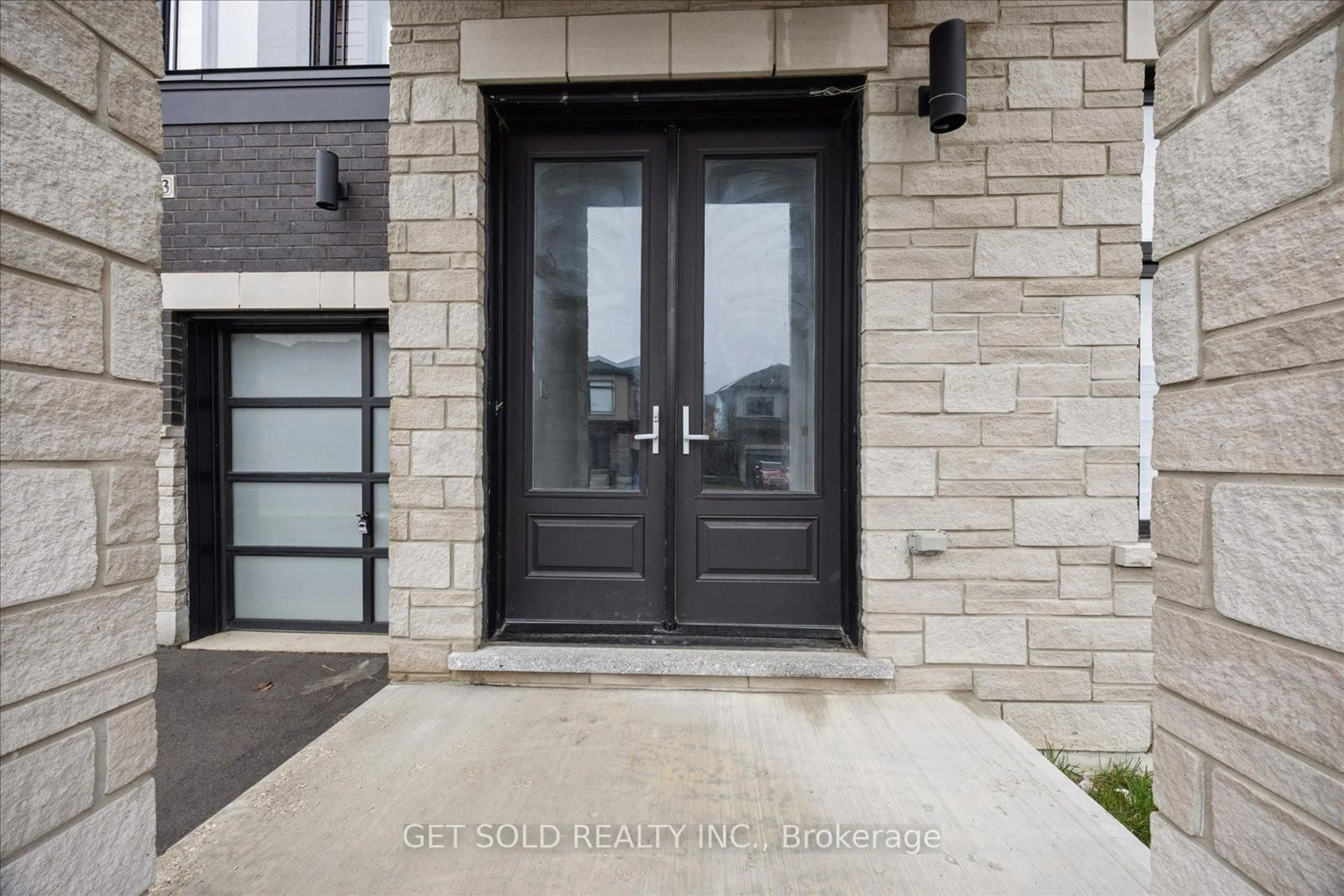 Indoor entryway for 263 Factor St, Vaughan Ontario L4H 5C1