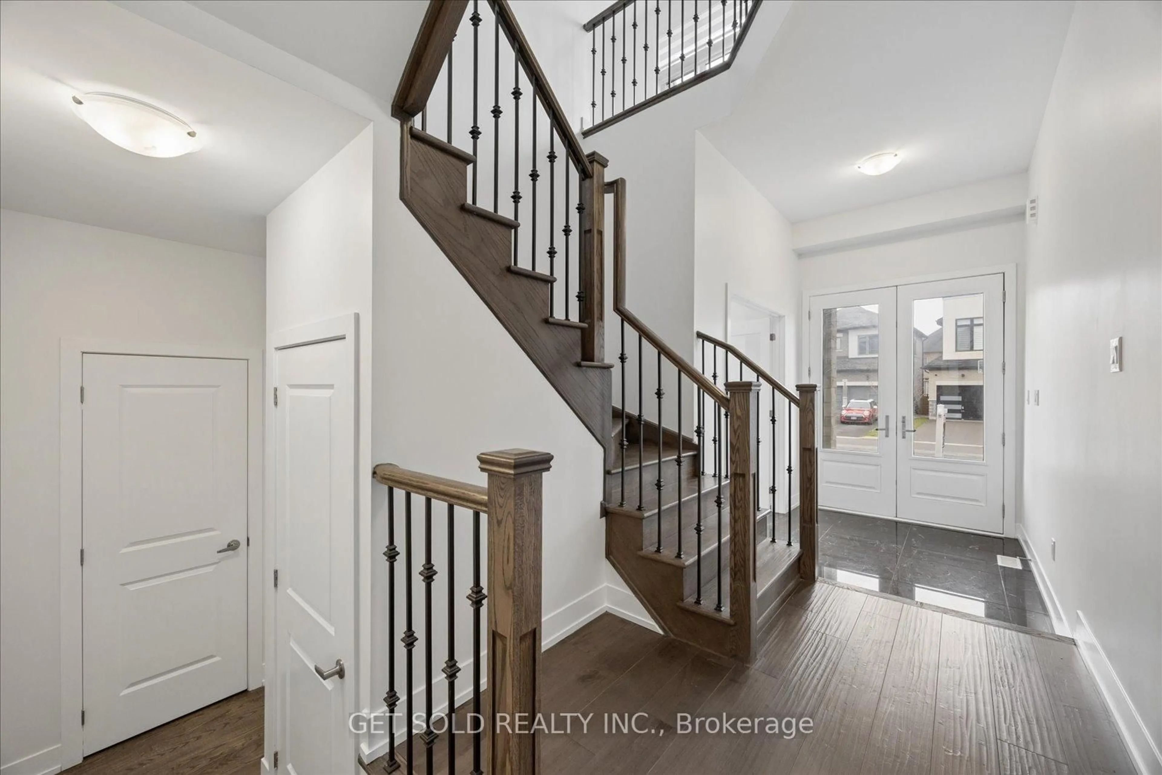 Indoor entryway for 263 Factor St, Vaughan Ontario L4H 5C1