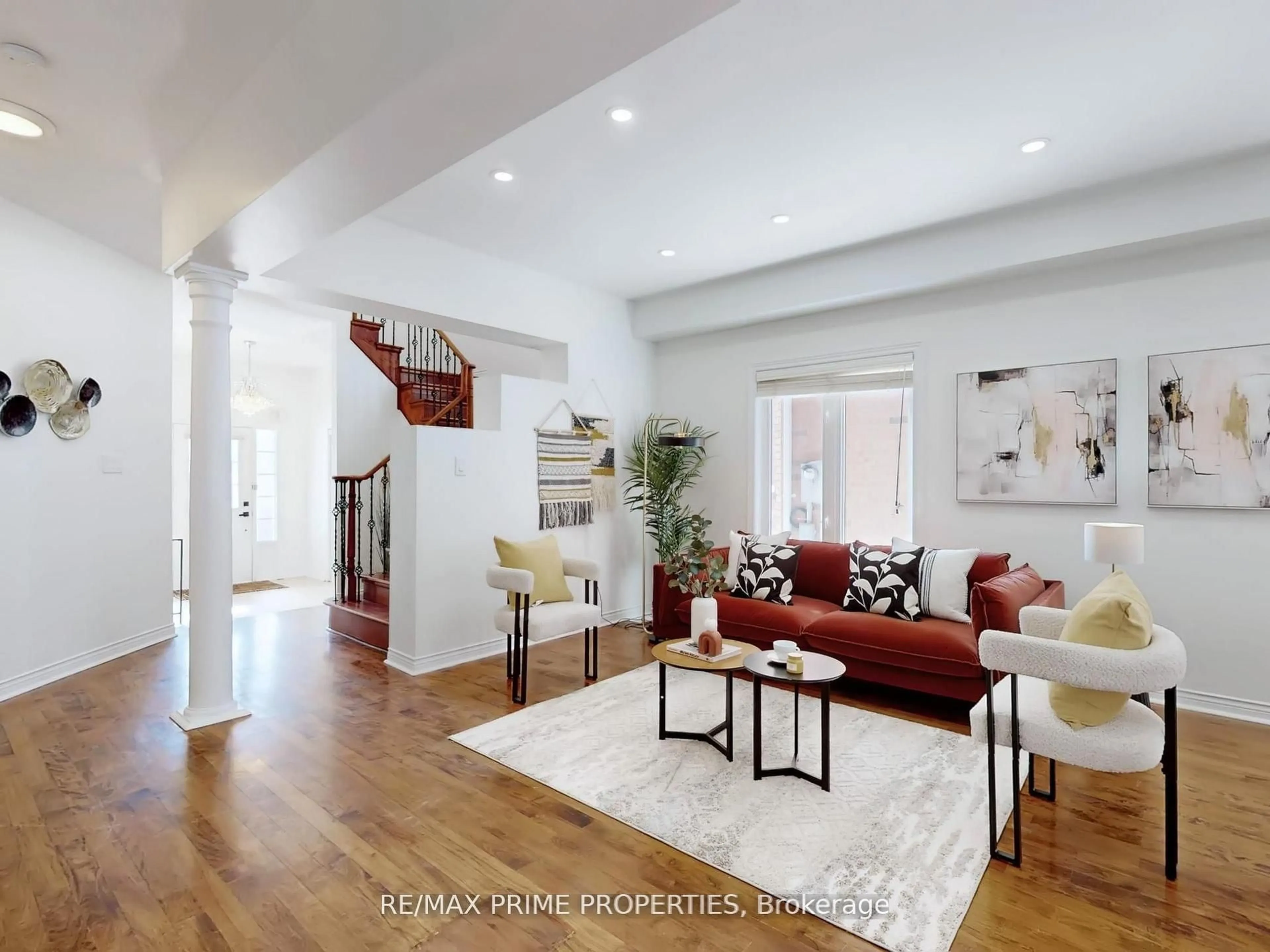 Living room with furniture, unknown for 22 Waymount Ave, Richmond Hill Ontario L4S 2G5