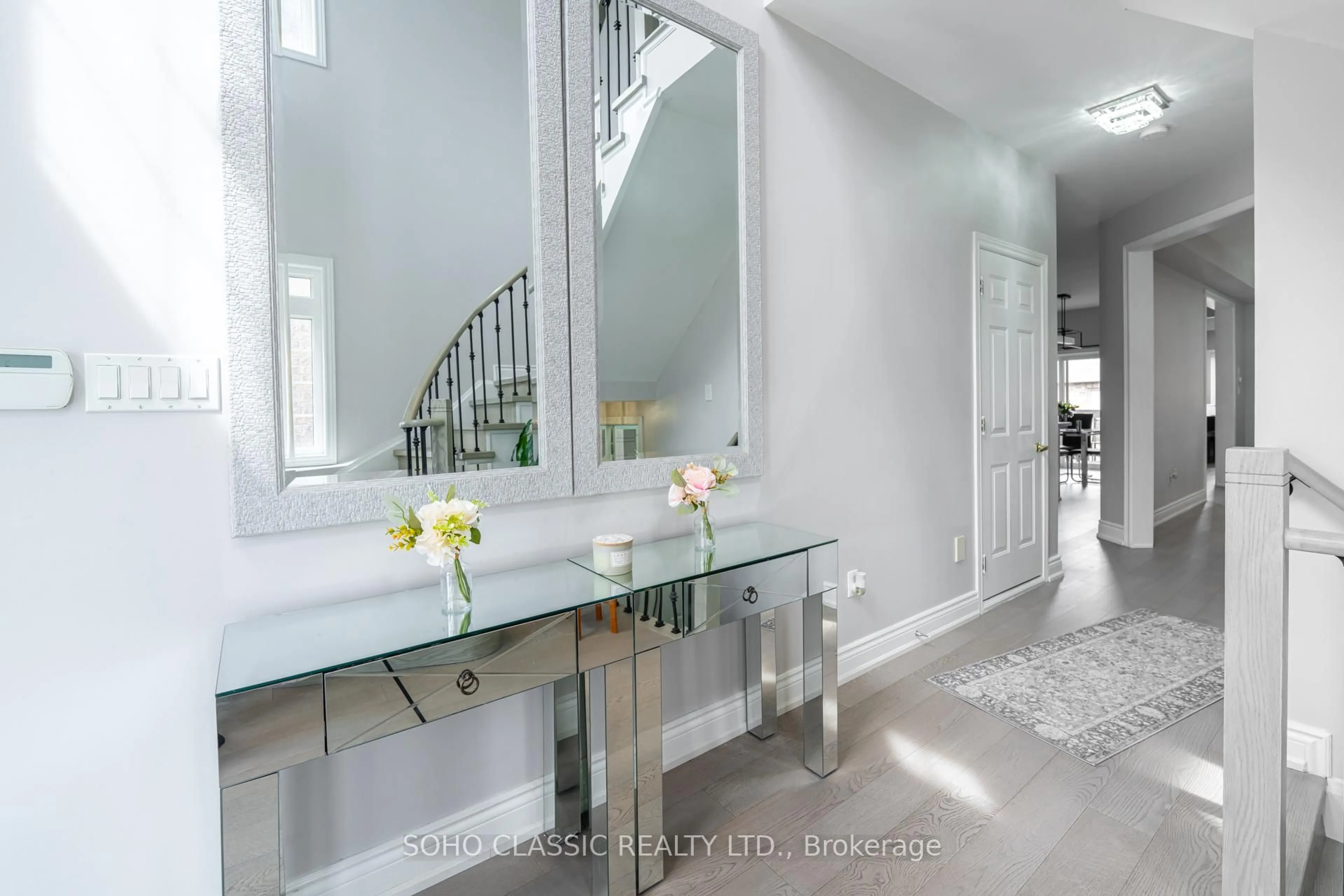 Indoor entryway for 35 Brunel St, Vaughan Ontario L6A 0R4