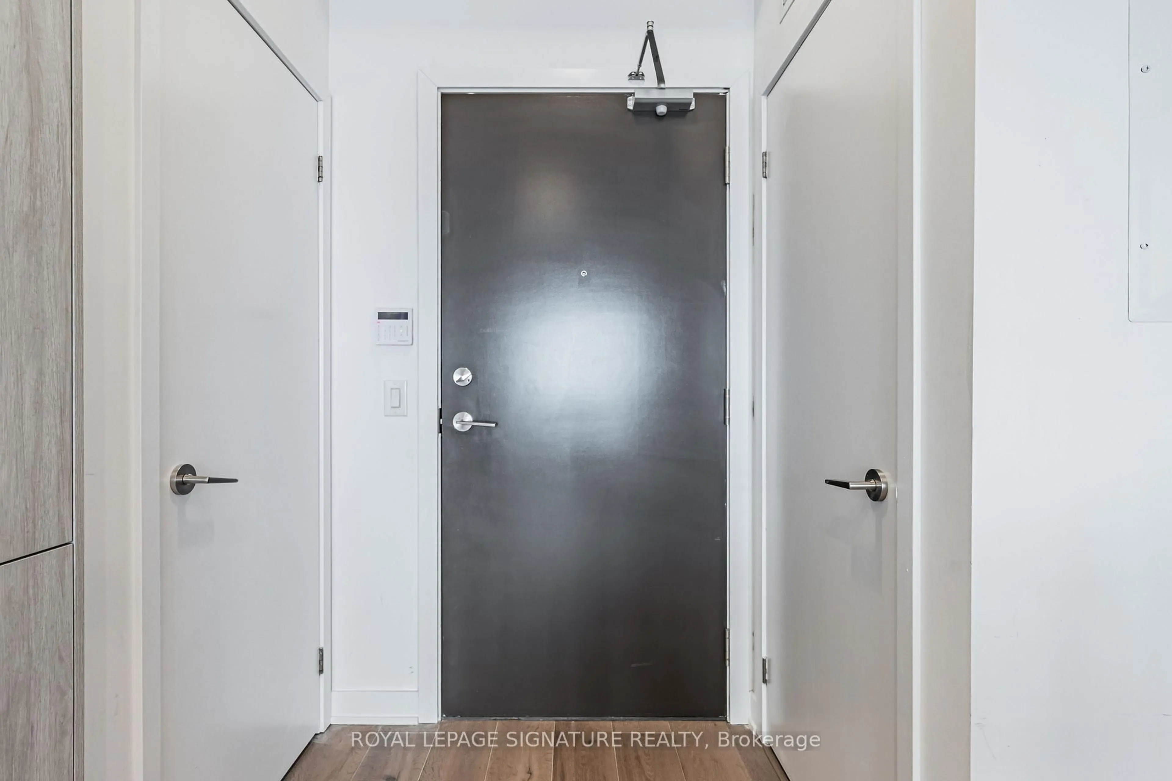 Indoor entryway for 60 Honeycrisp Cres #1101, Vaughan Ontario L4K 0N5