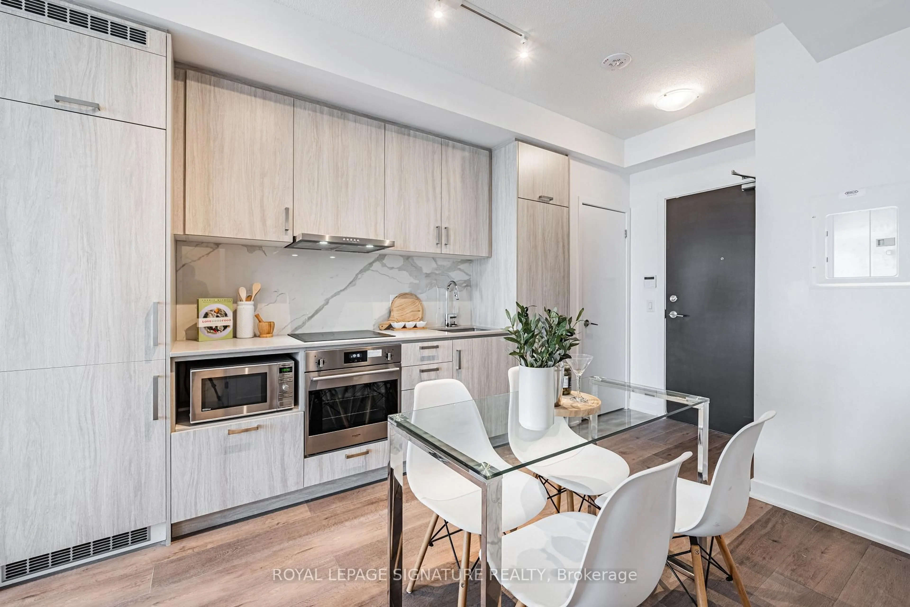 Open concept kitchen, unknown for 60 Honeycrisp Cres #1101, Vaughan Ontario L4K 0N5