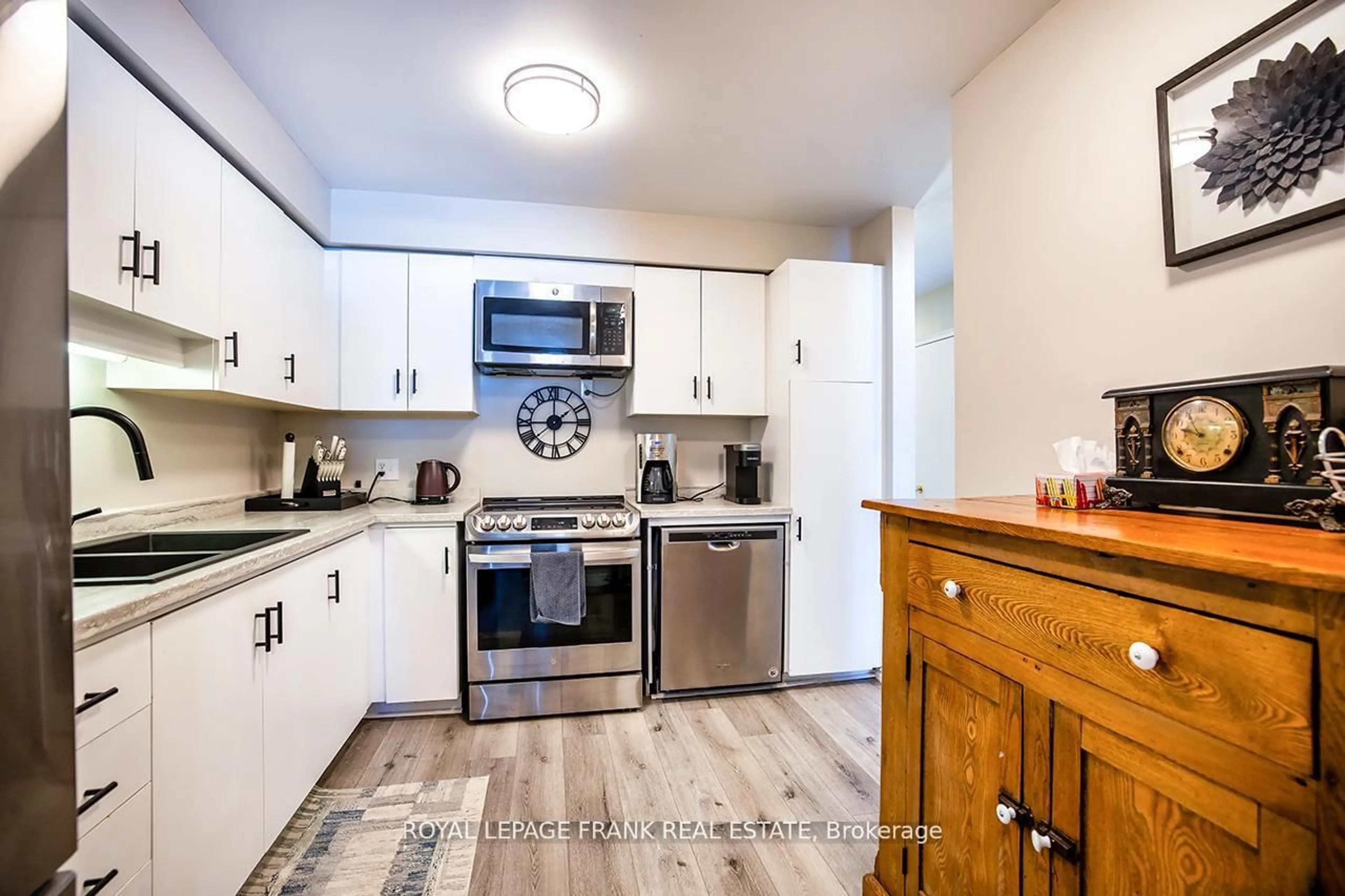 Standard kitchen, ceramic/tile floor for 433 May St #9, Brock Ontario L0K 1A0