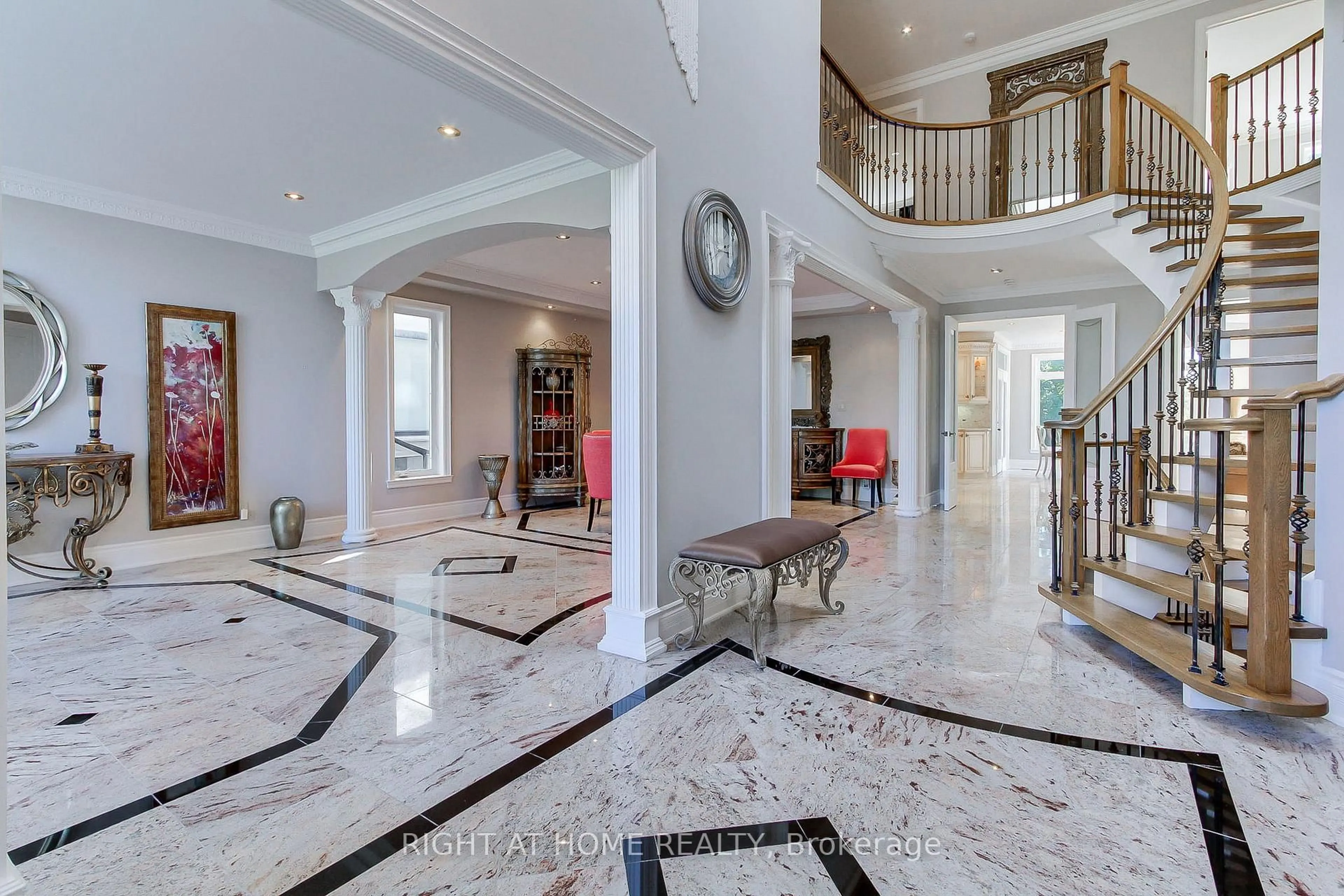 Indoor foyer for 185 King High Dr, Vaughan Ontario L4J 3N3