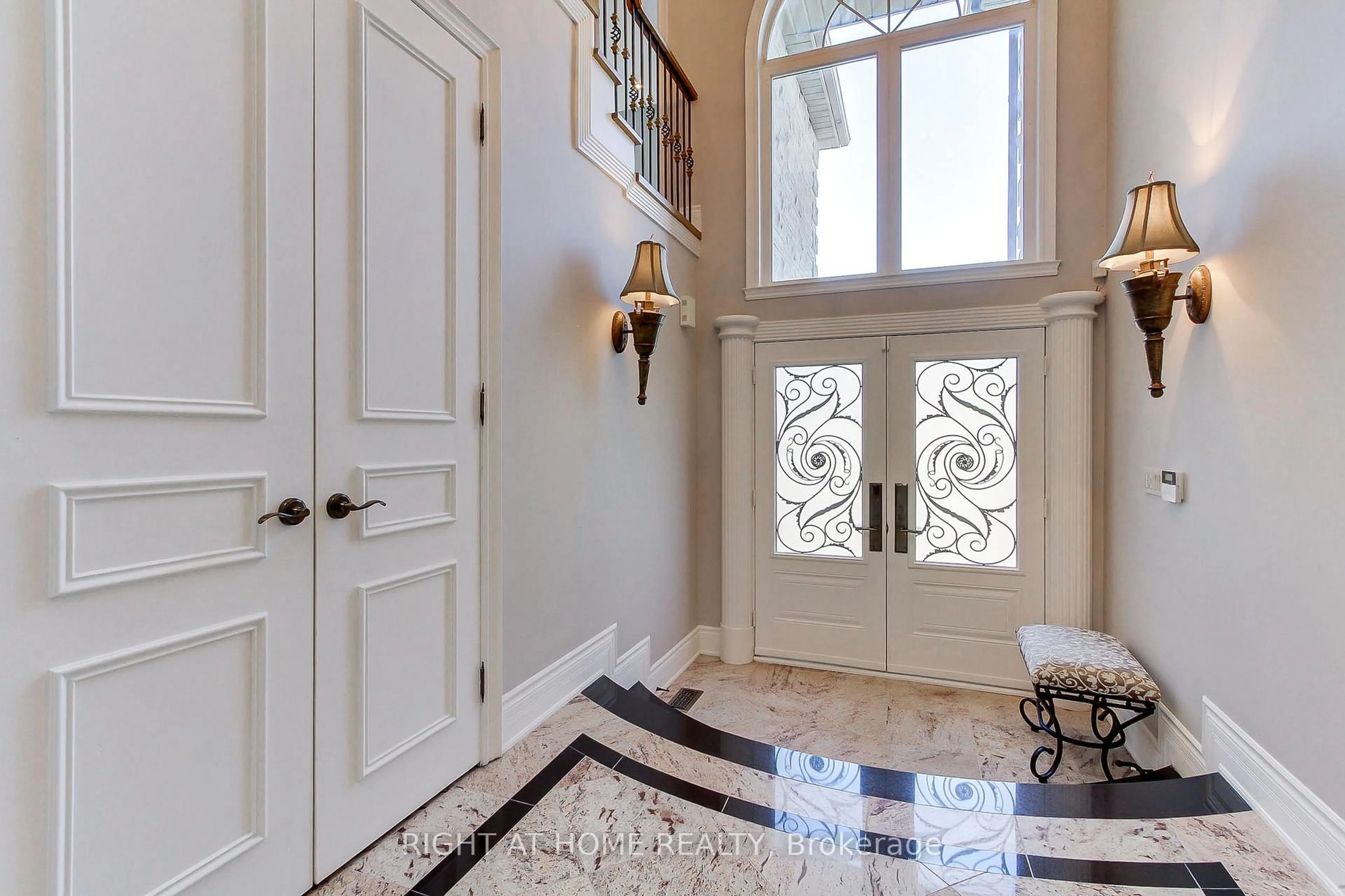 Indoor entryway for 185 King High Dr, Vaughan Ontario L4J 3N3