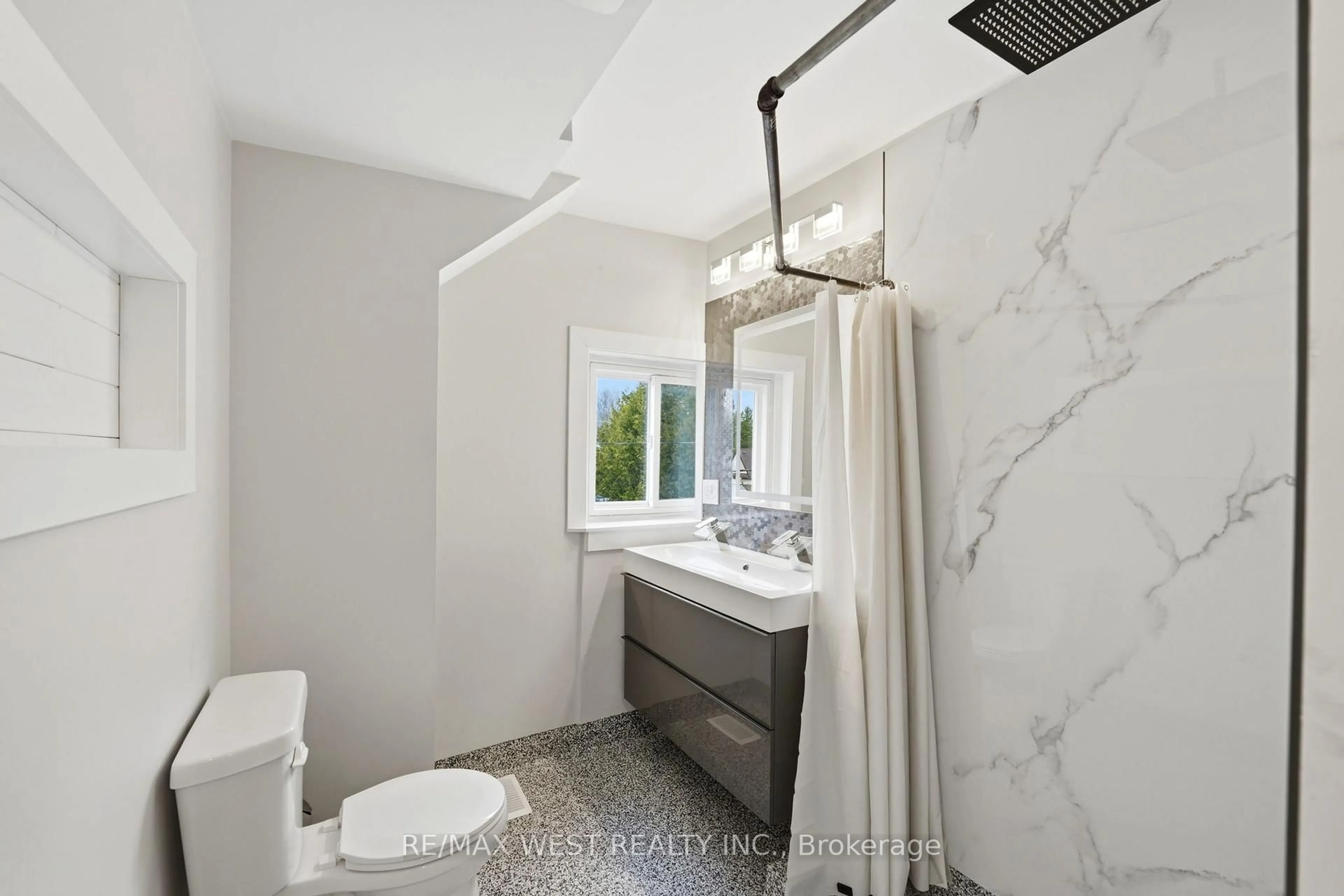 Contemporary bathroom, ceramic/tile floor for 94 Mill St, Uxbridge Ontario L3P 1H4