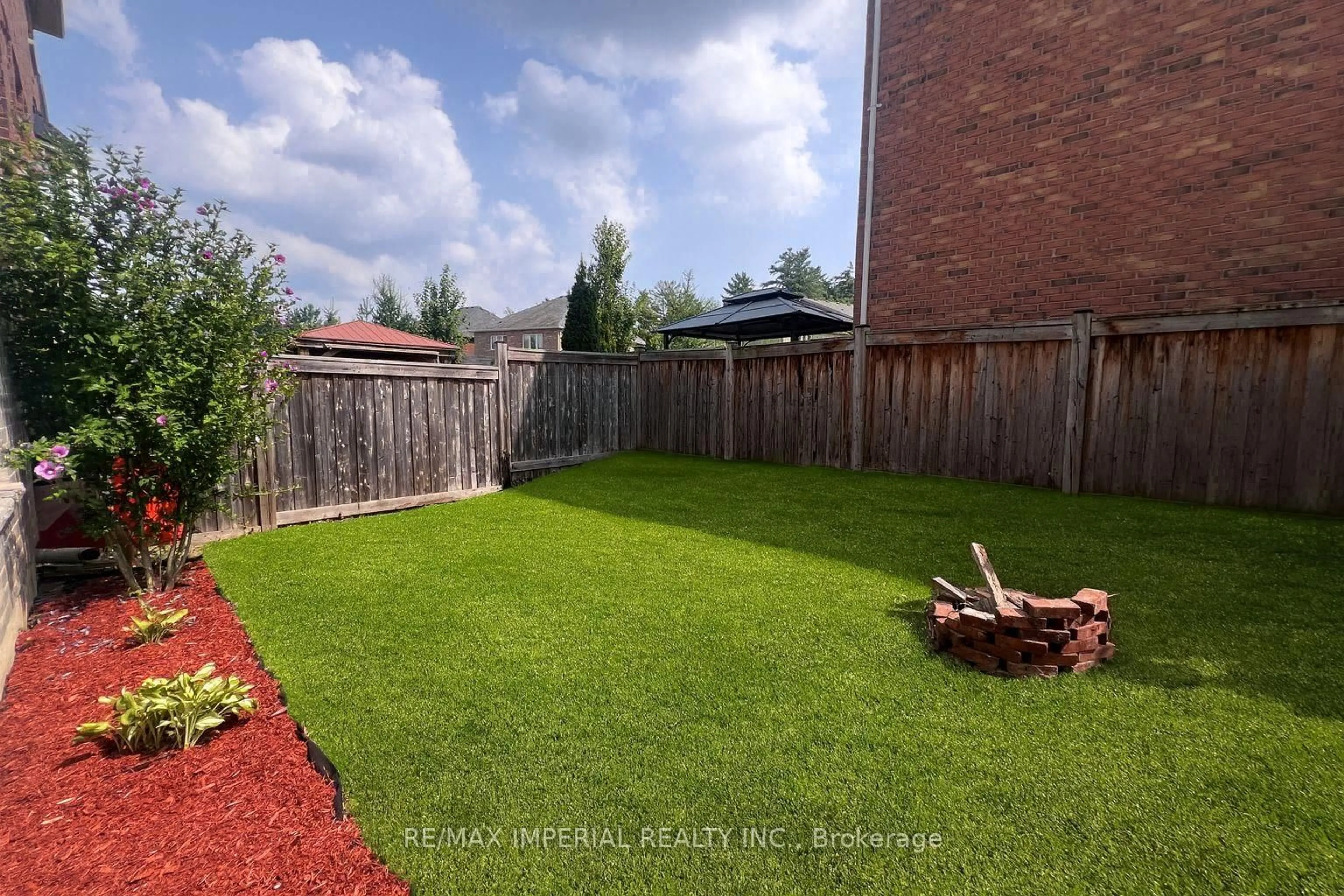 Patio, unknown for 155 Art West Ave, Newmarket Ontario L3X 0C1