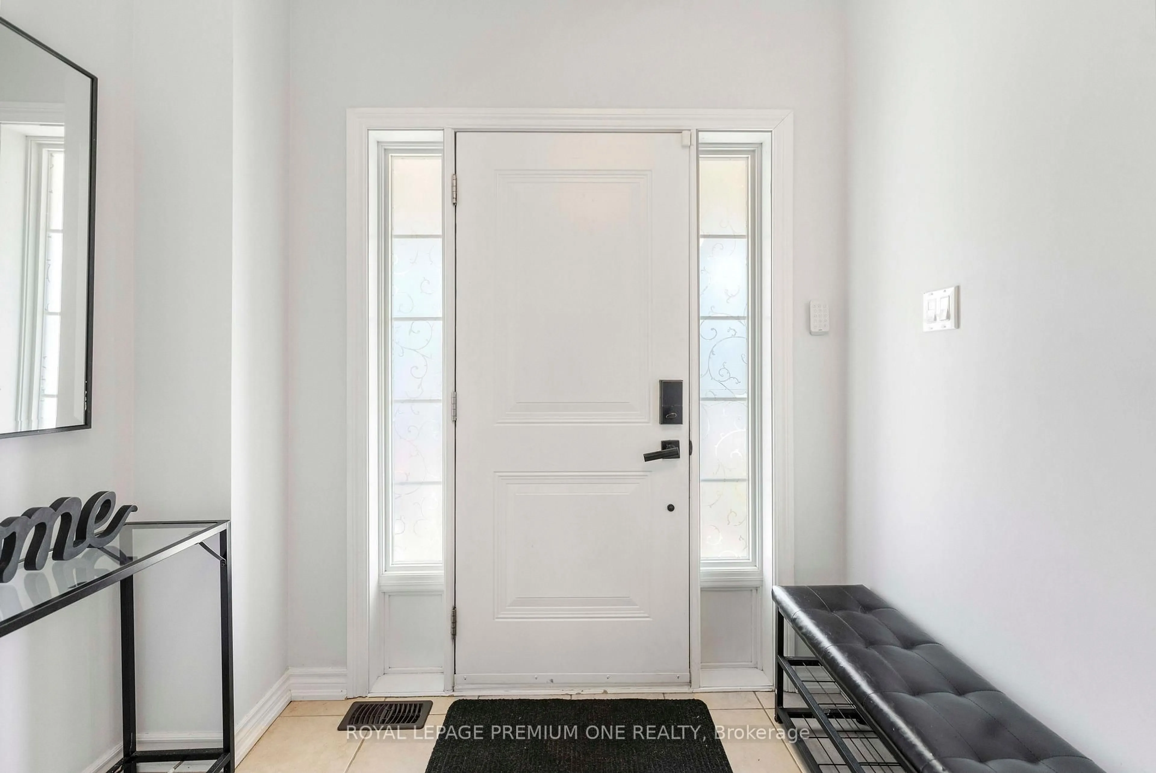 Indoor entryway for 20 Warman St, New Tecumseth Ontario L9R 0B9