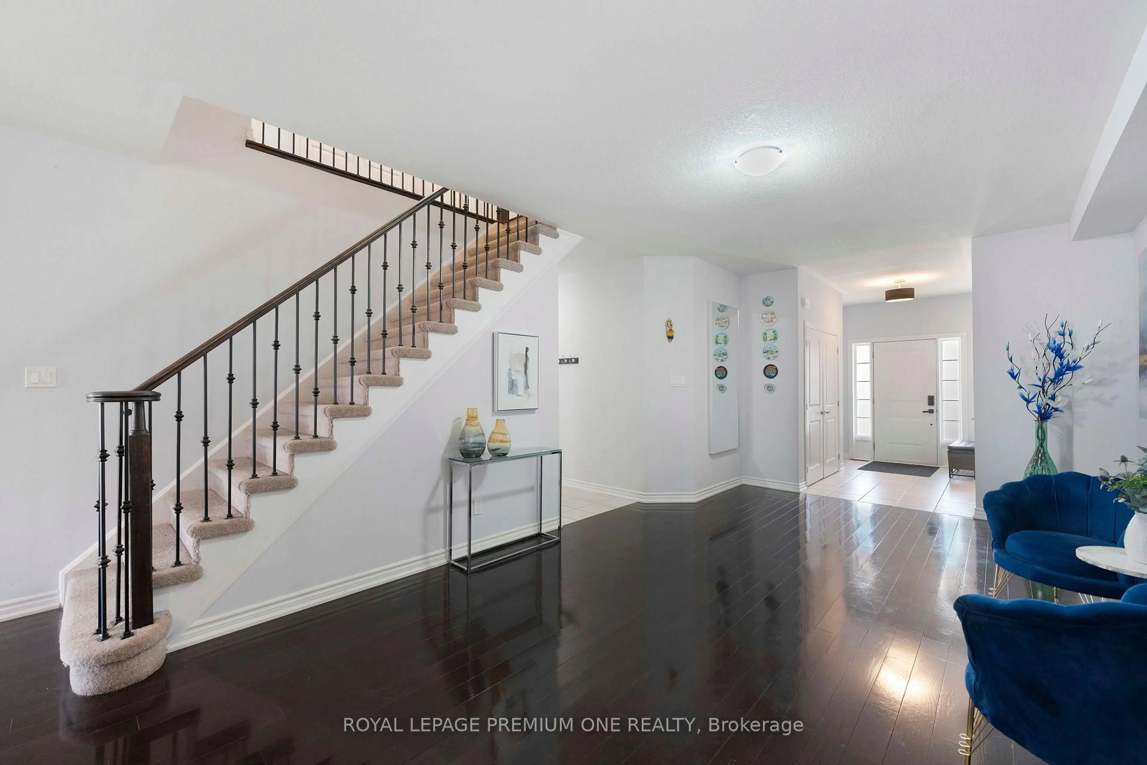 Indoor entryway for 20 Warman St, New Tecumseth Ontario L9R 0B9