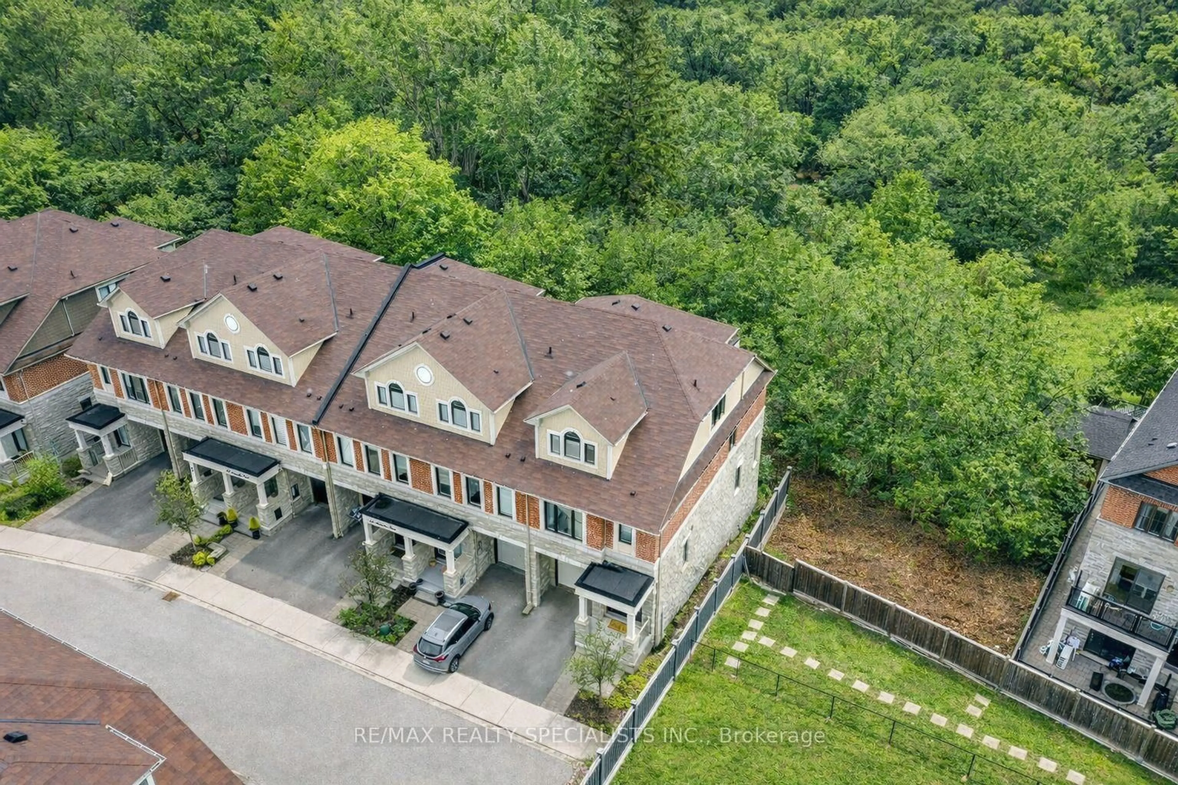A pic from outside/outdoor area/front of a property/back of a property/a pic from drone, unknown for 57 Hiawatha Crt, Vaughan Ontario L4L 0J2