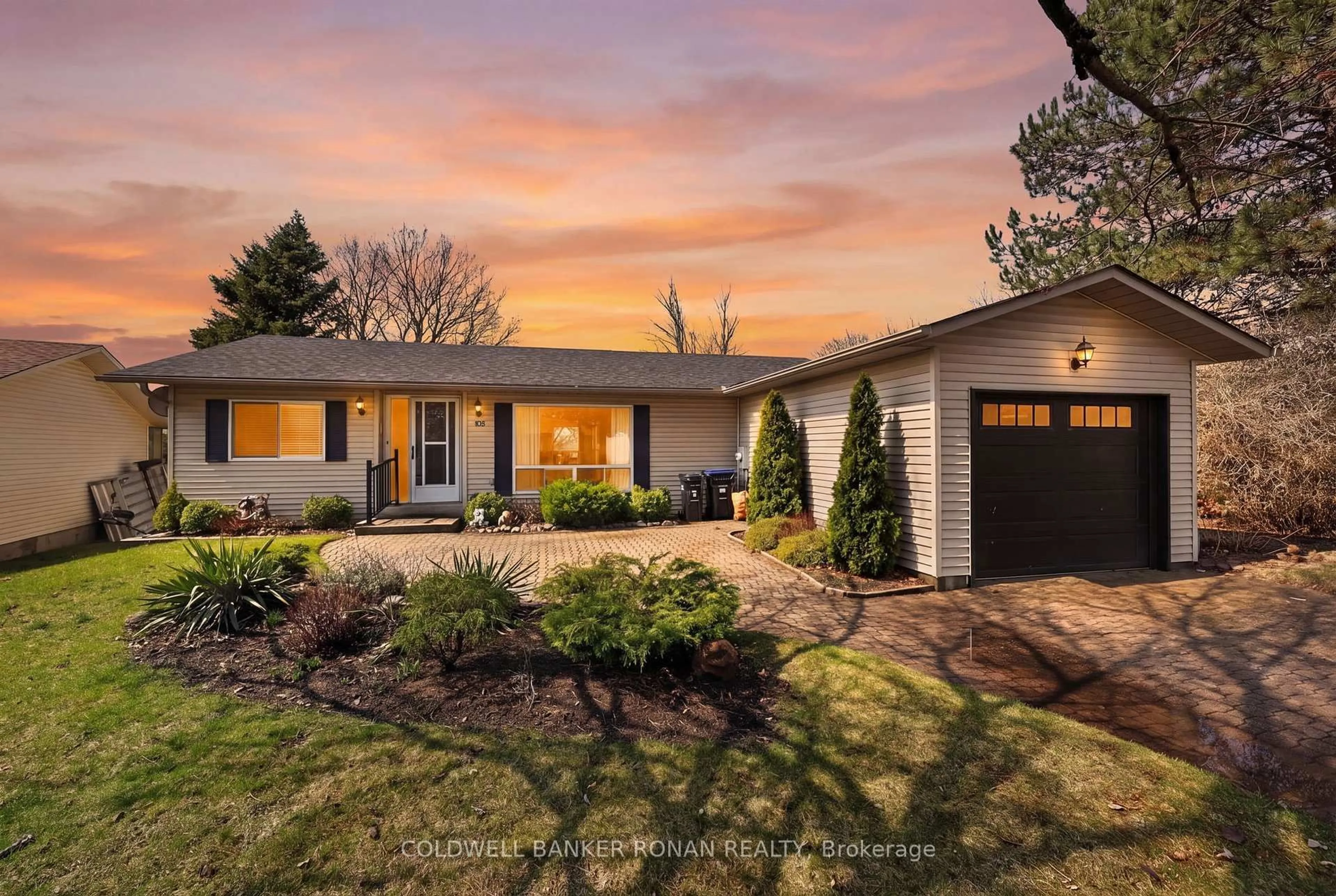 Home with vinyl exterior material, street for 105 Tecumseth Pines Dr, New Tecumseth Ontario L0G 1W0