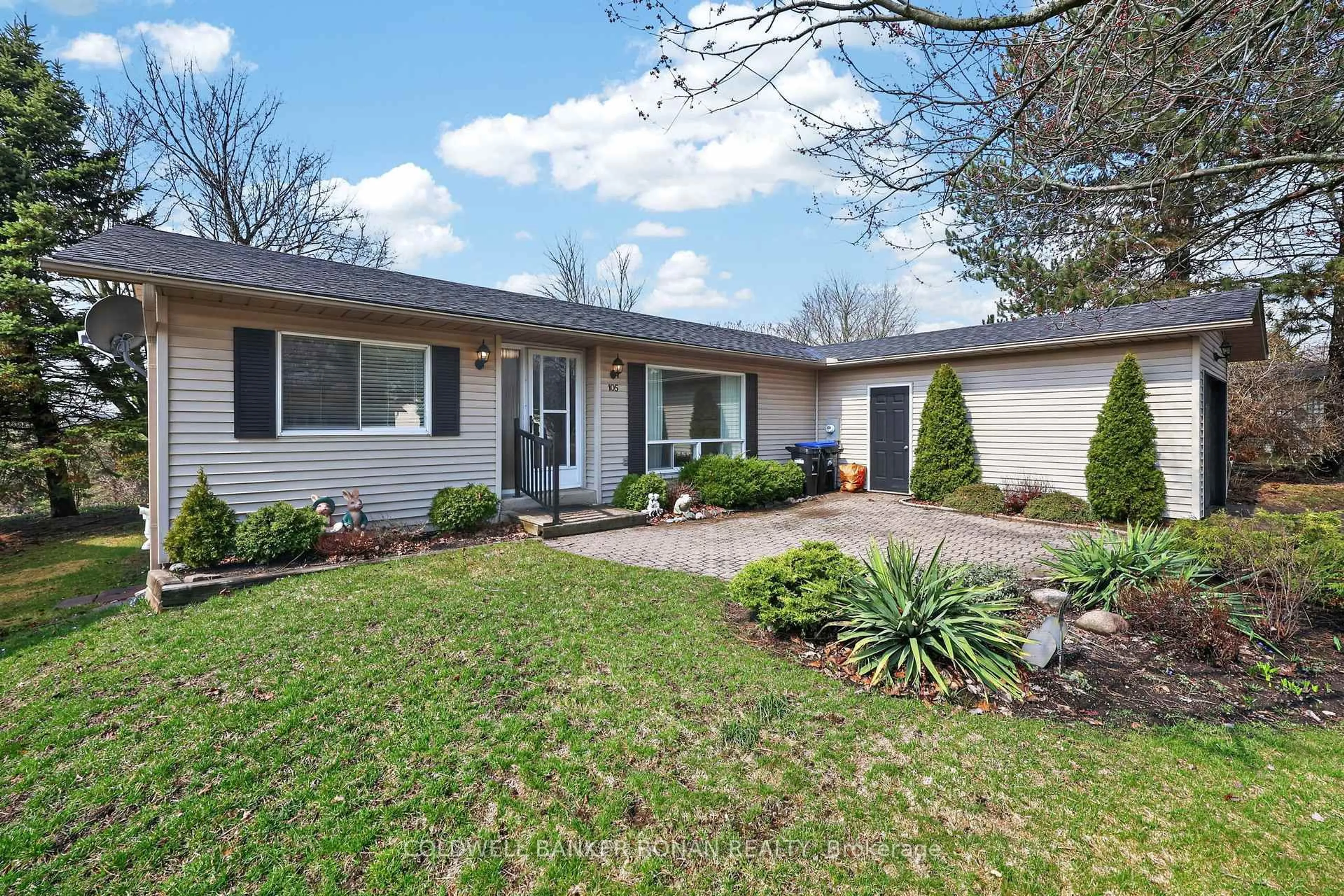 Home with vinyl exterior material, street for 105 Tecumseth Pines Dr, New Tecumseth Ontario L0G 1W0