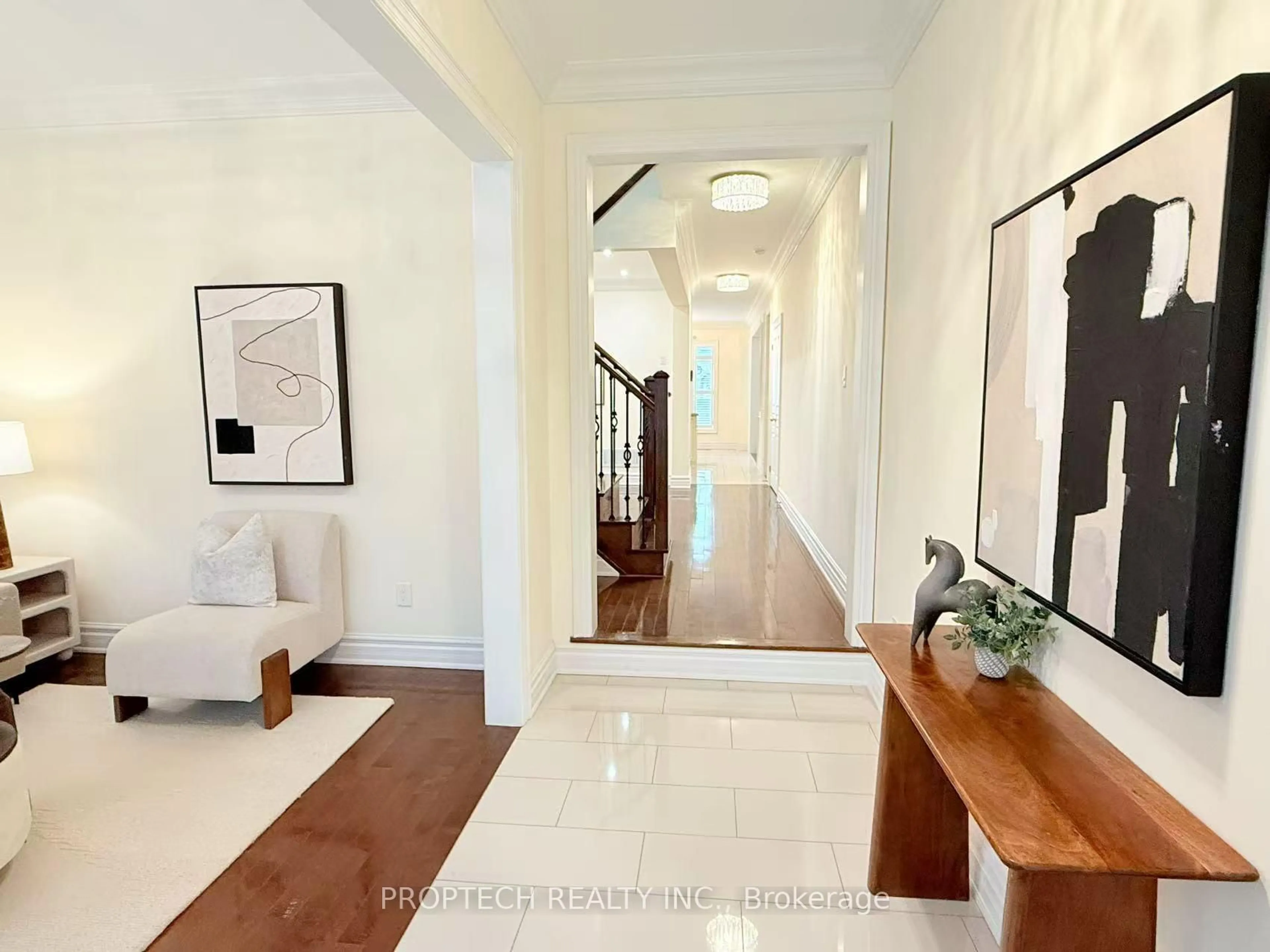 Indoor entryway for 40 Bracknell Ave, Markham Ontario L6C 0R3