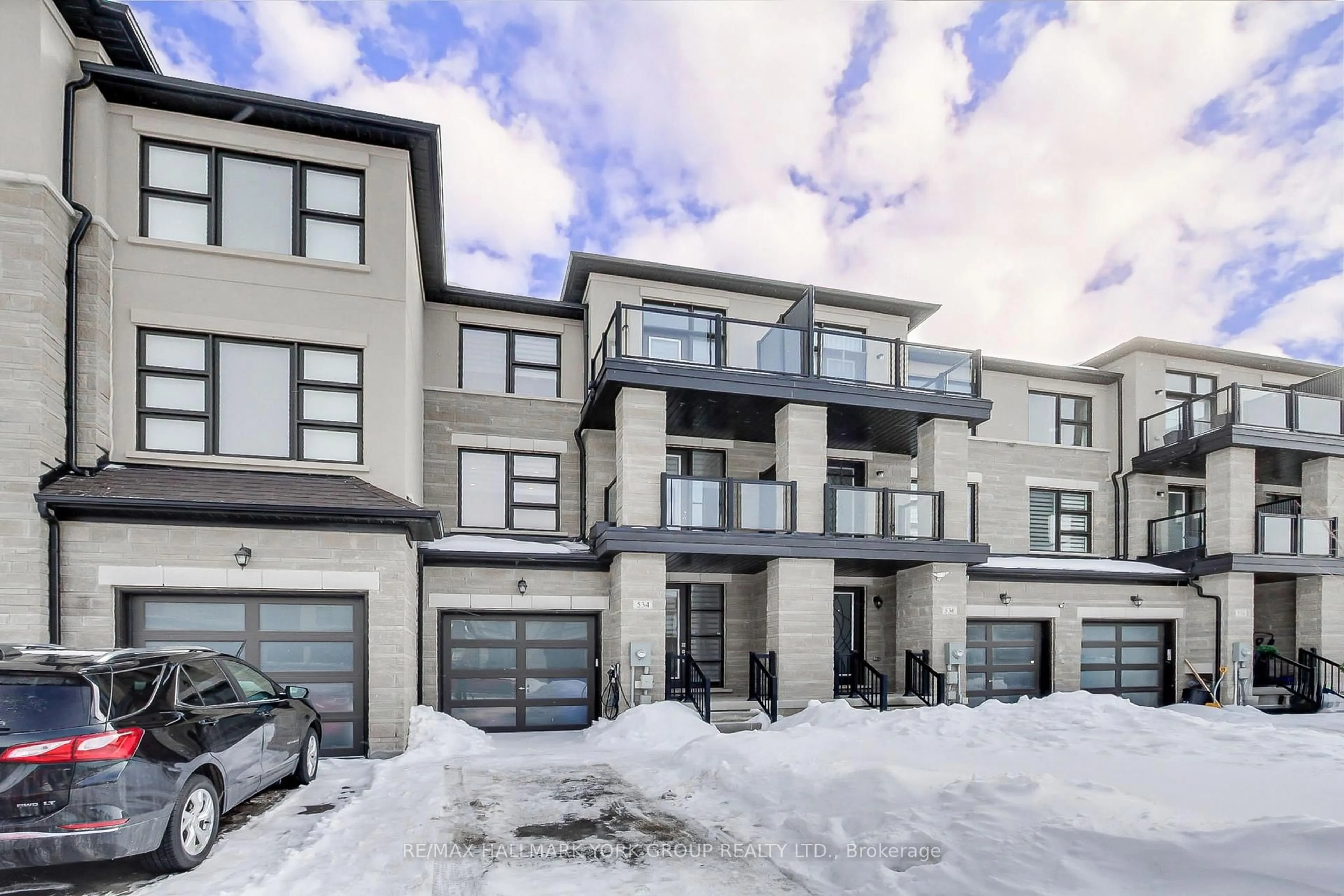 Unknown for 534 New England Crt, Newmarket Ontario L3X 0M6