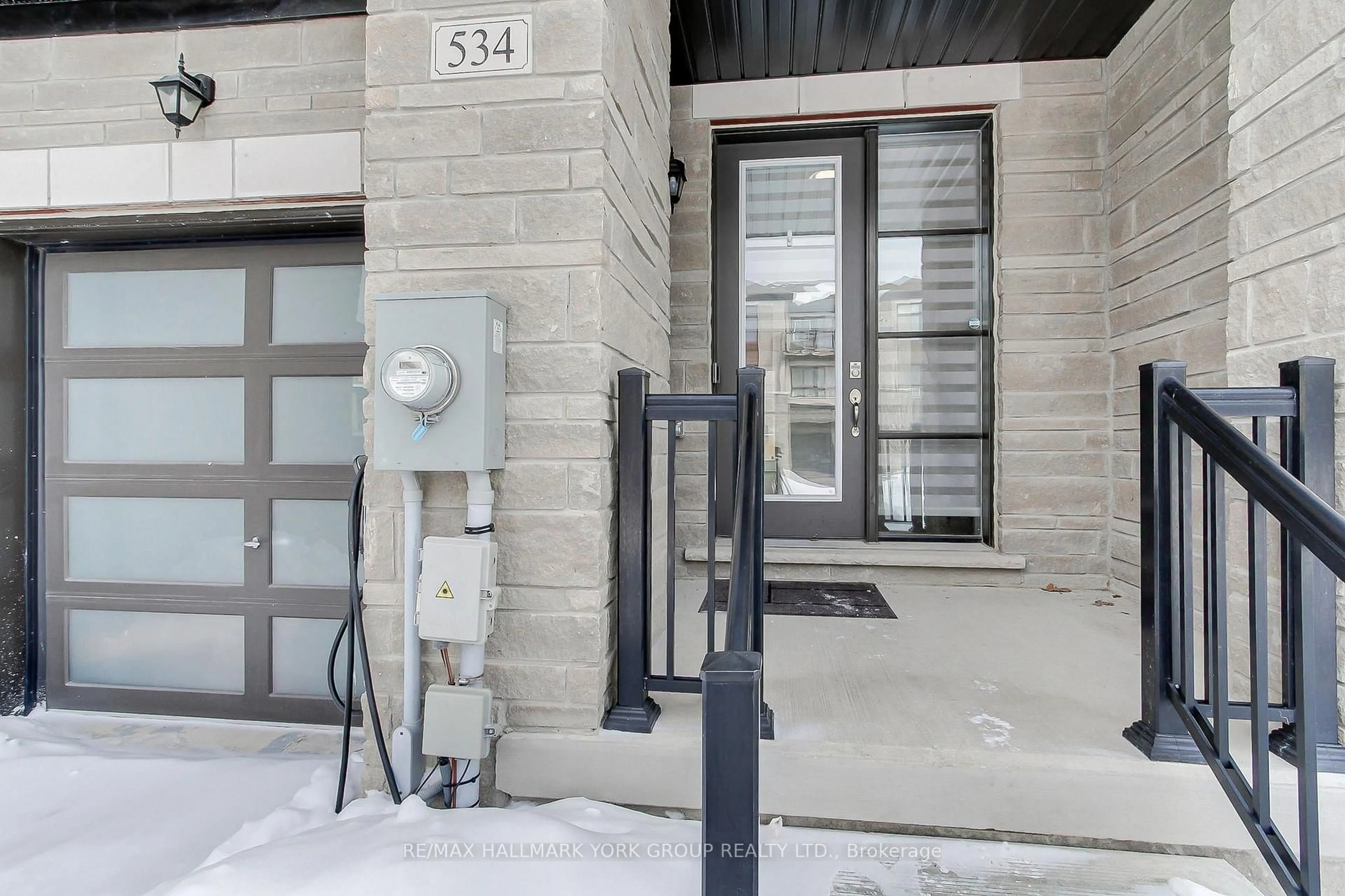 Unknown for 534 New England Crt, Newmarket Ontario L3X 0M6