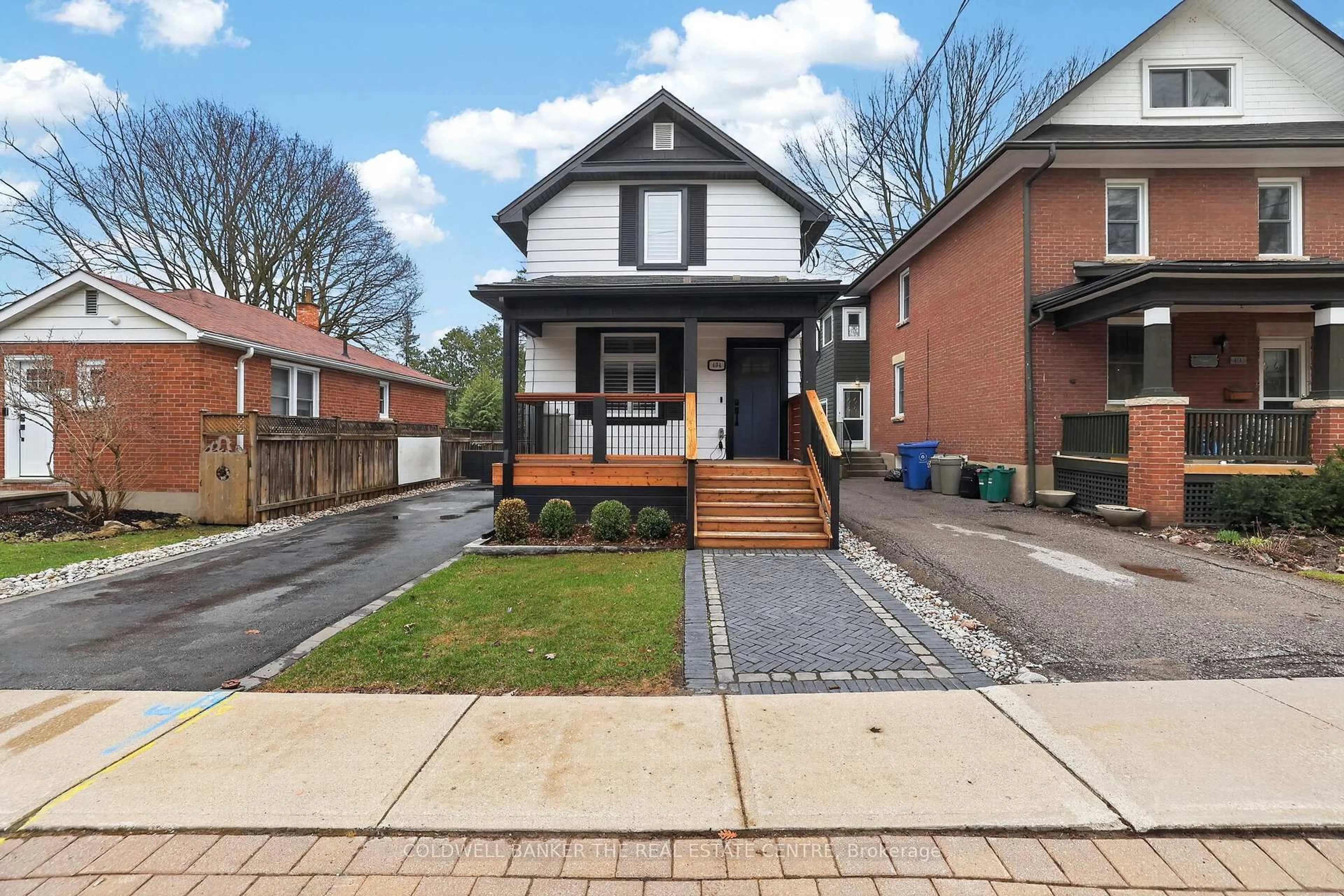 Home with brick exterior material, street for 404 Botsford St, Newmarket Ontario L3Y 1S8