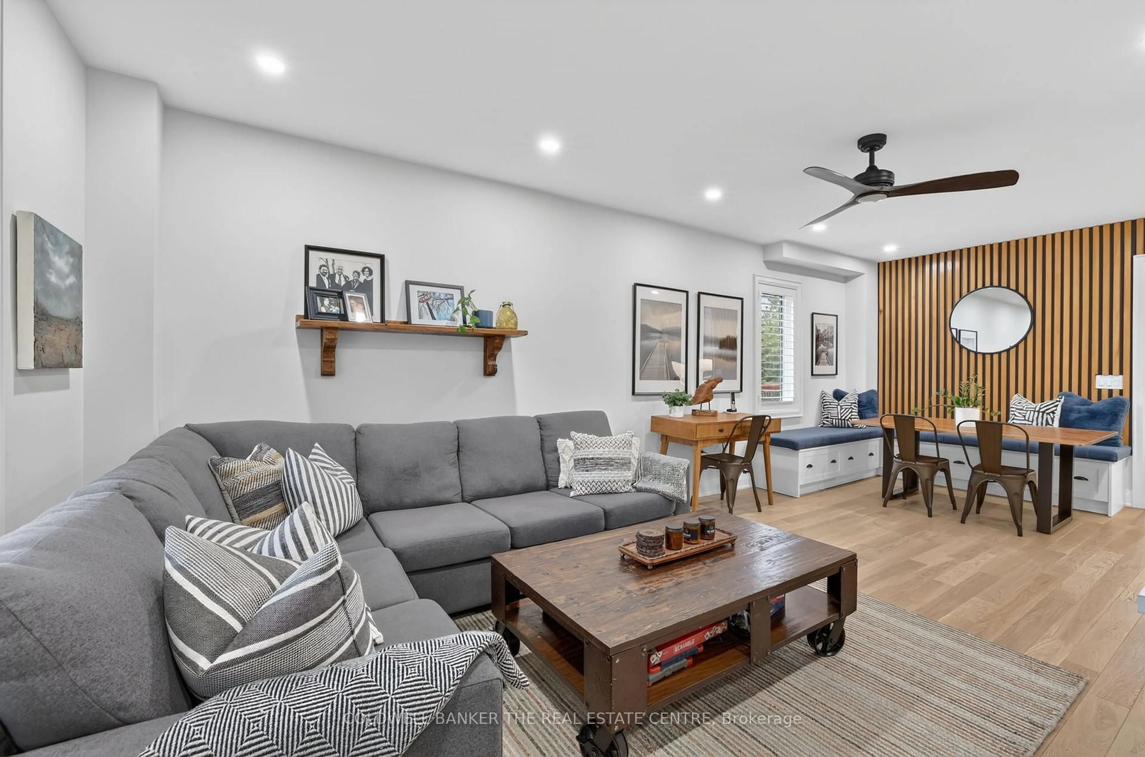 Living room with furniture, unknown for 404 Botsford St, Newmarket Ontario L3Y 1S8