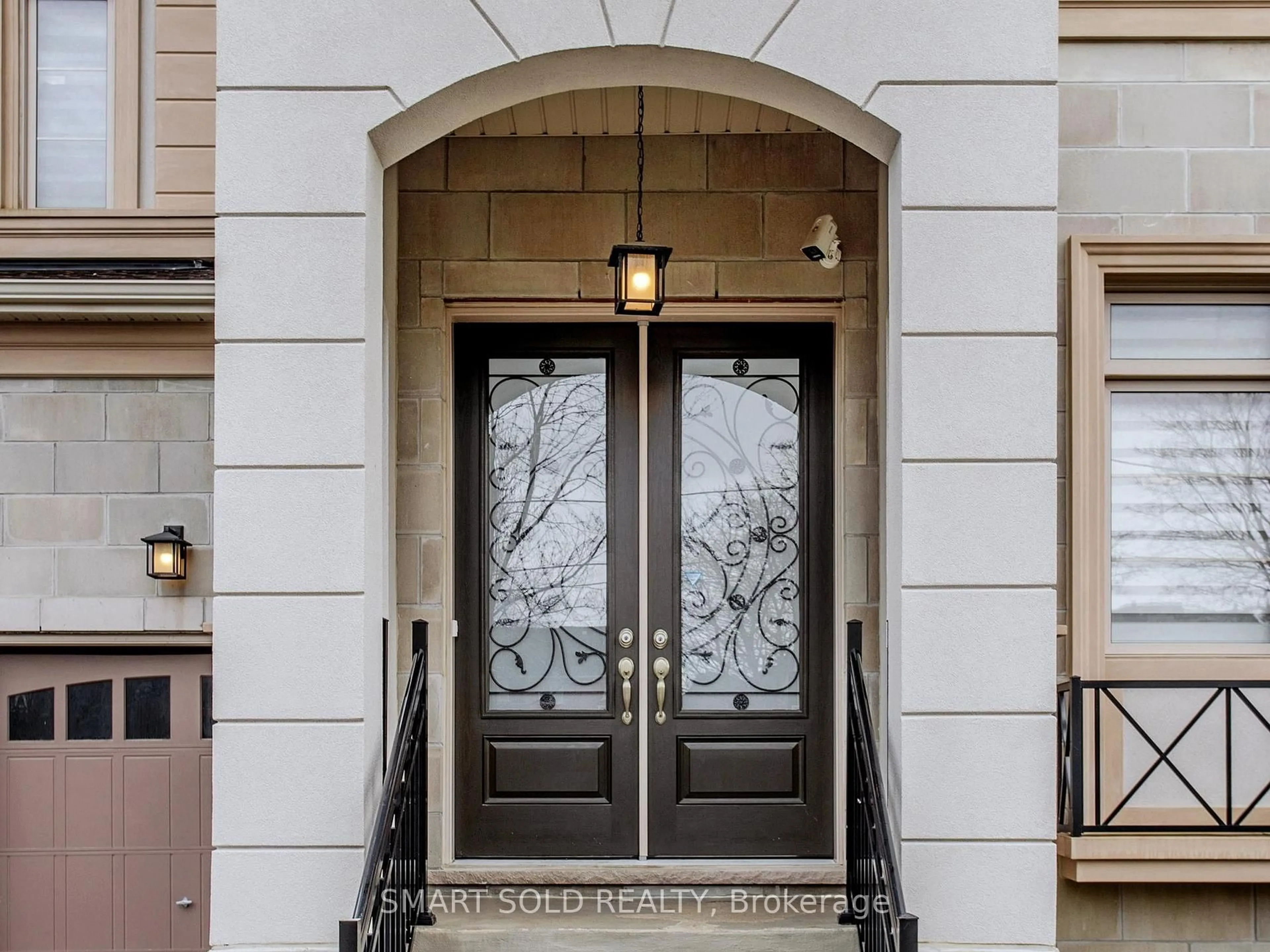 Indoor entryway for 209 Hillsview Dr, Richmond Hill Ontario L4C 4L8