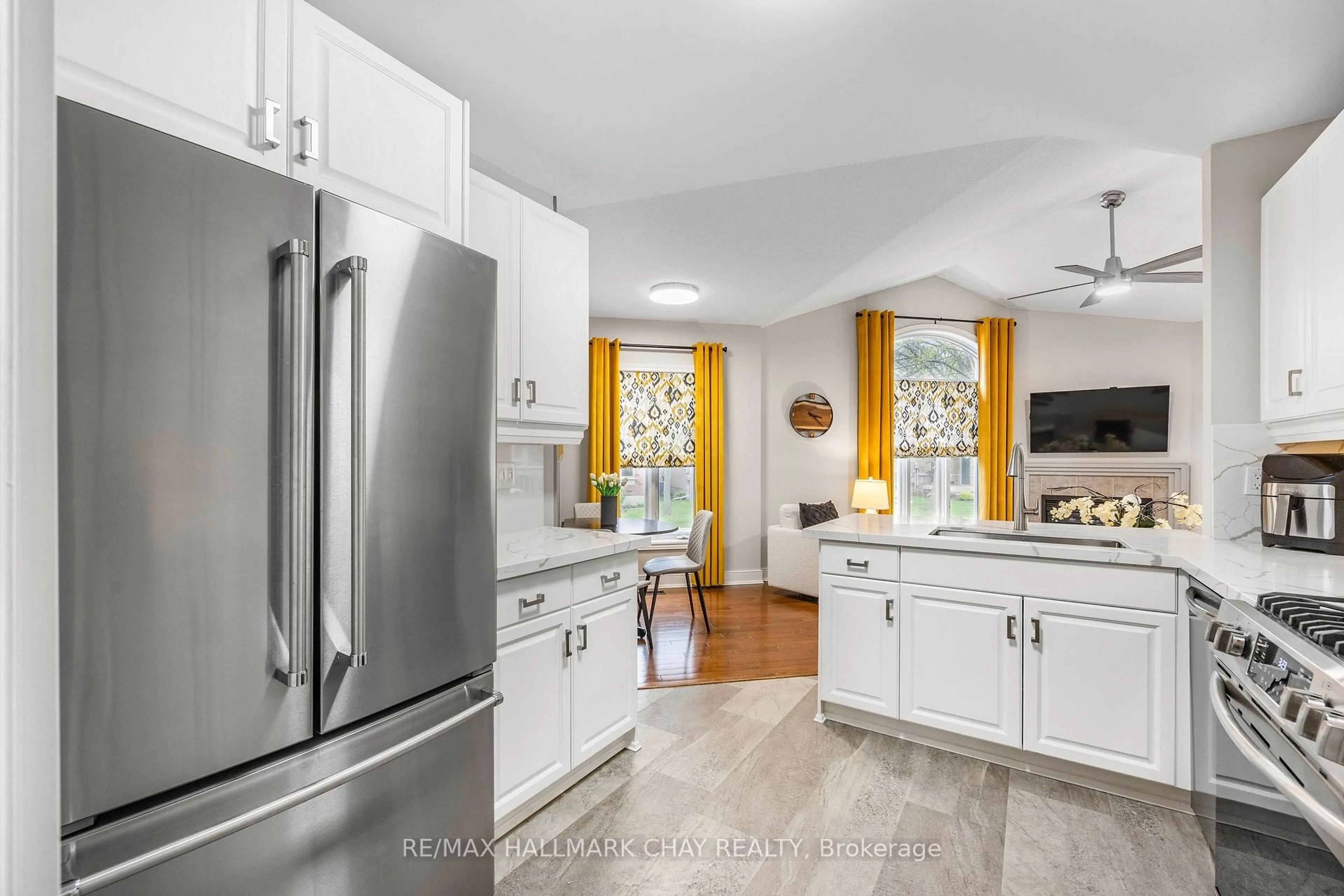 Open concept kitchen, ceramic/tile floor for 1 Fortuna Circ, New Tecumseth Ontario L9R 1Z3