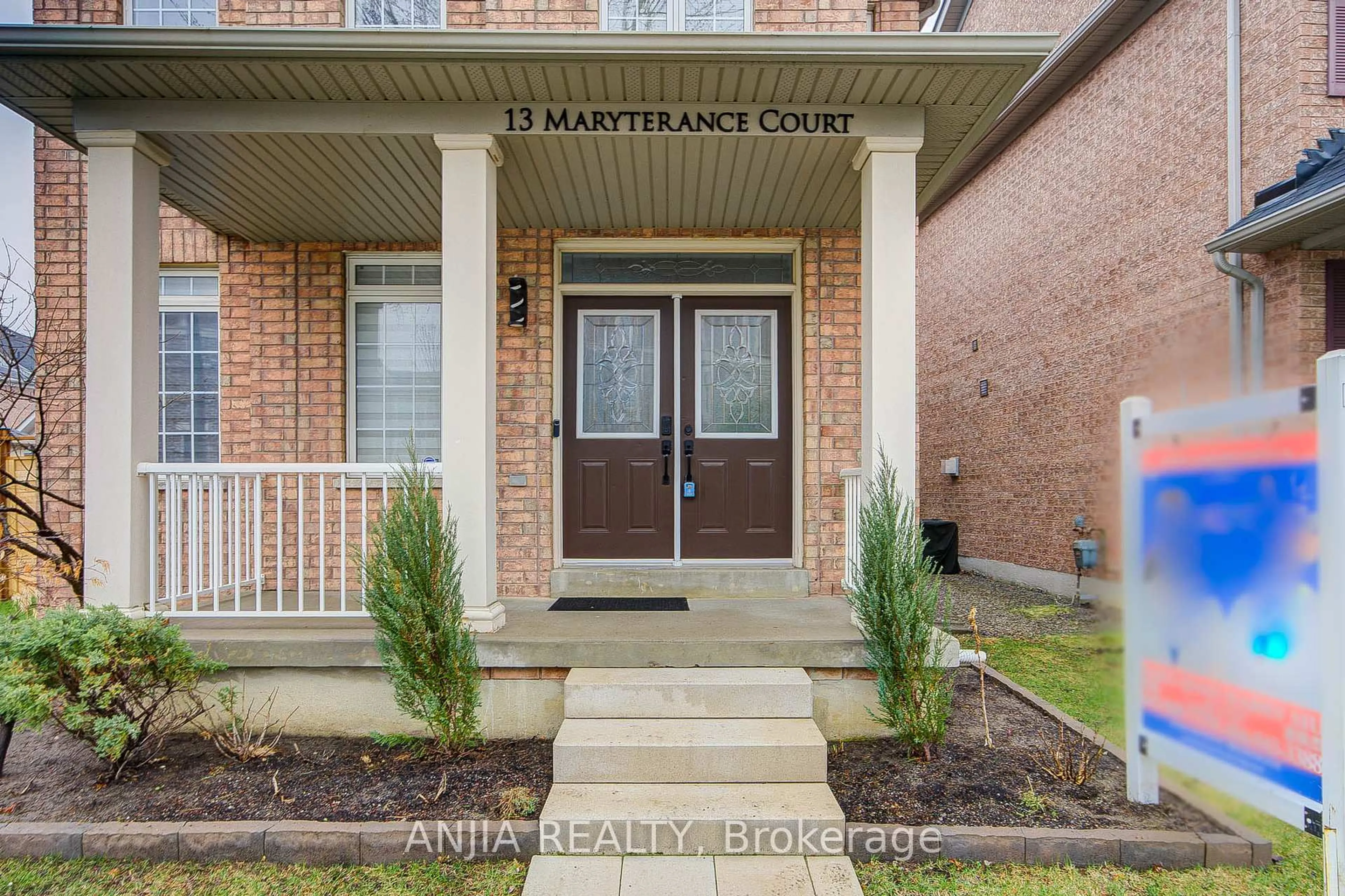 Indoor entryway for 13 Maryterance Crt, Markham Ontario L6B 0B1