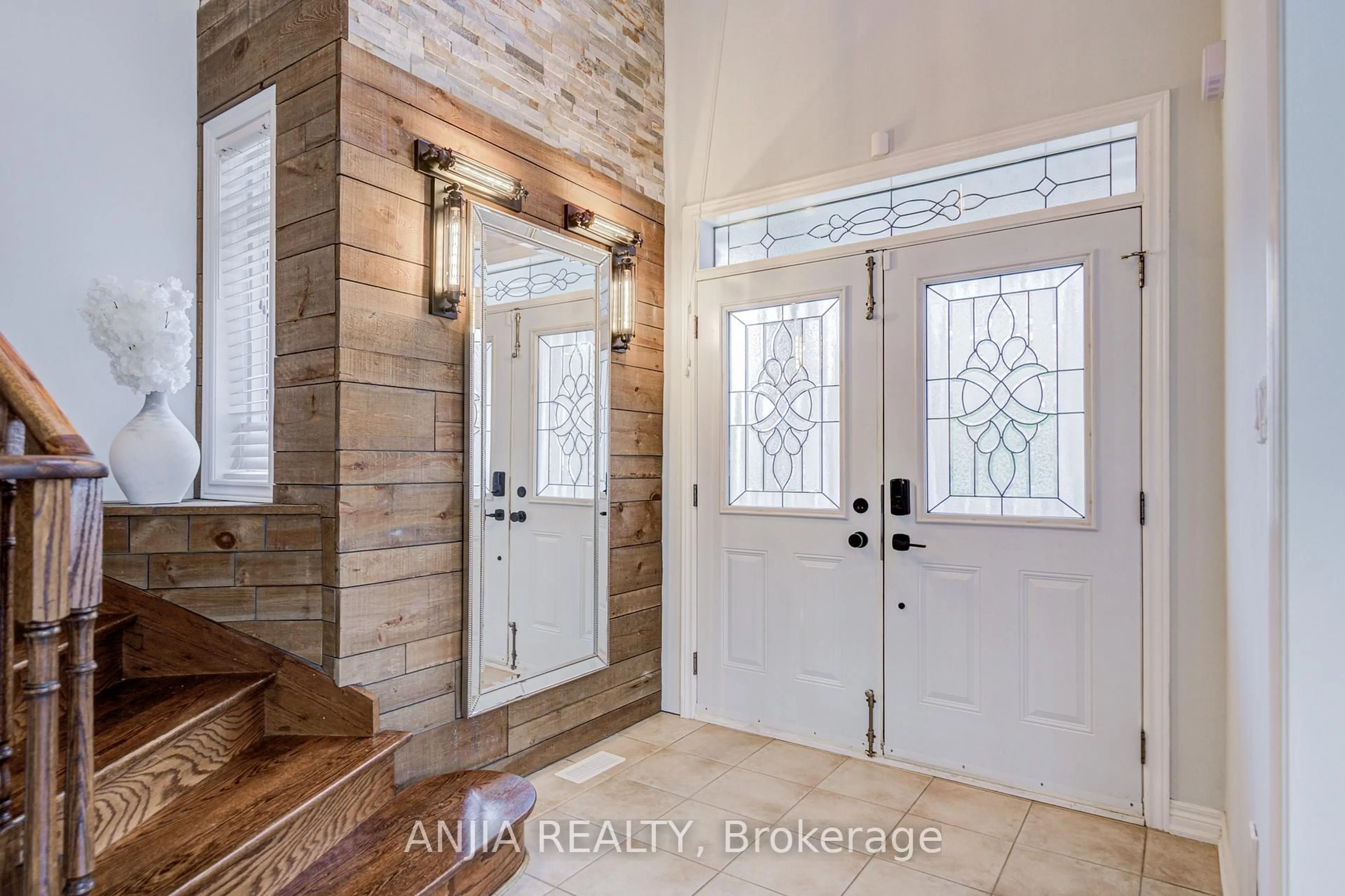 Indoor entryway for 13 Maryterance Crt, Markham Ontario L6B 0B1