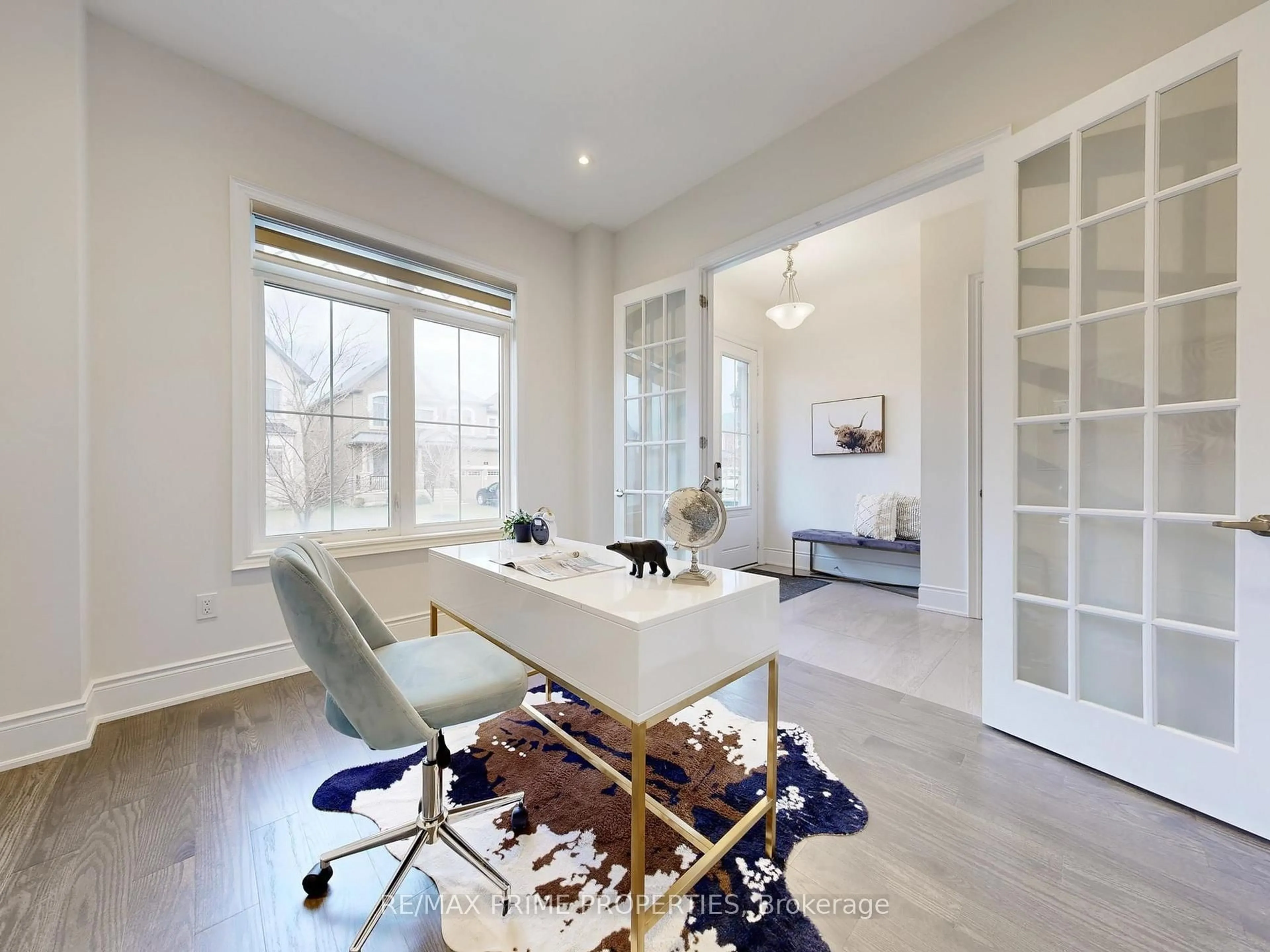 Dining room, wood/laminate floor for 46 Scrivener Dr, Aurora Ontario L4G 0Y8